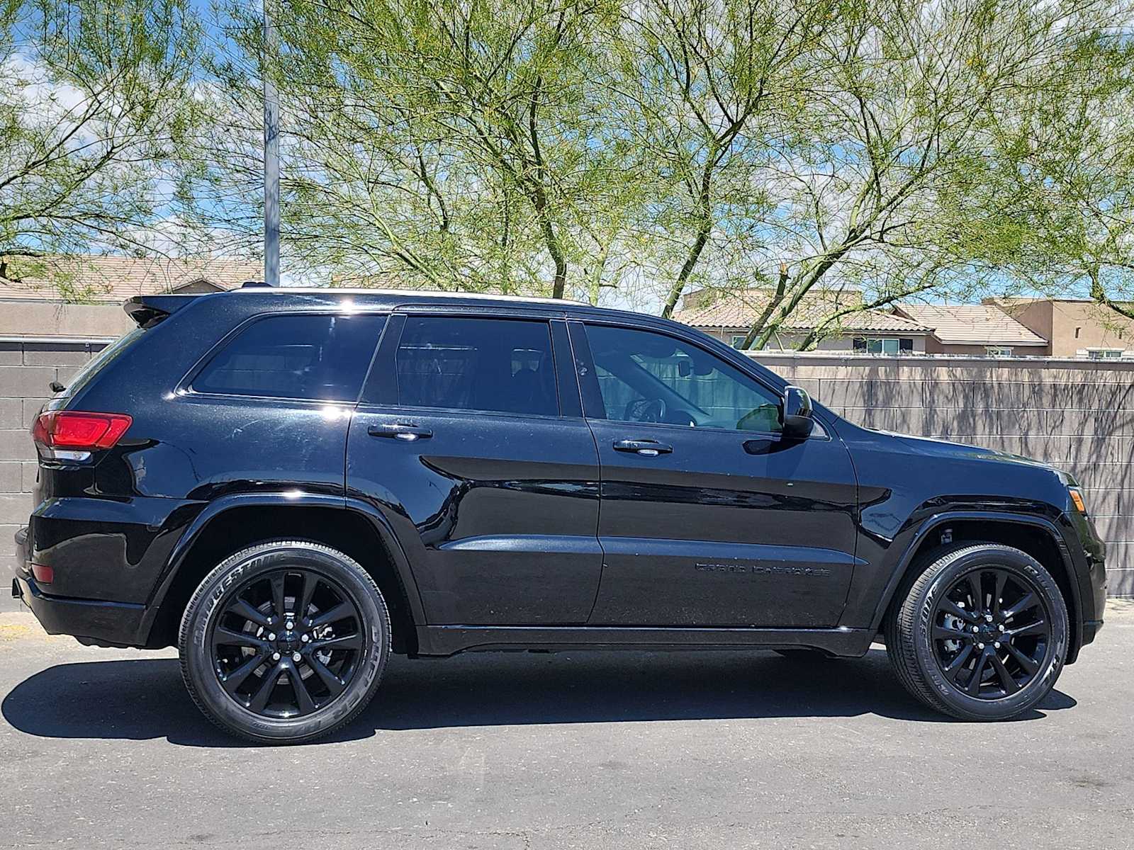 Thumbnail: 2020 Jeep Grand Cherokee - 9