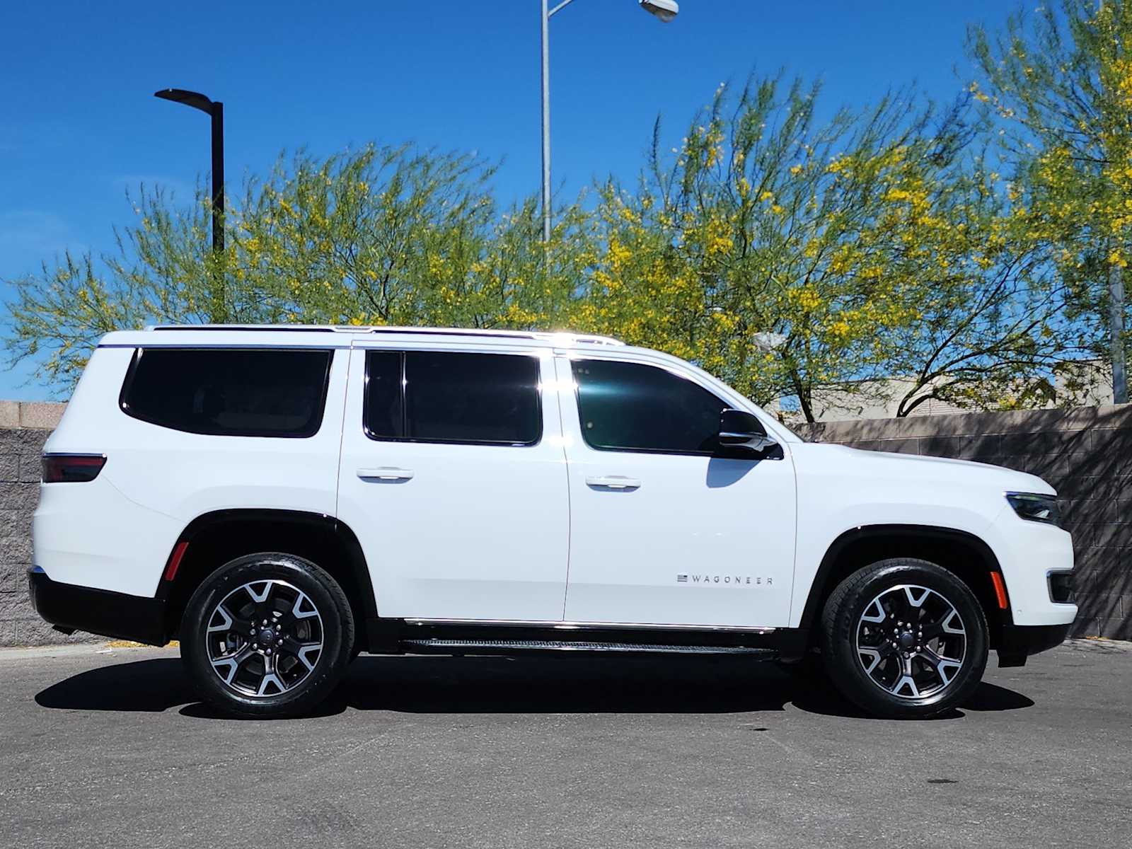 Thumbnail: 2024 Jeep Wagoneer - 10