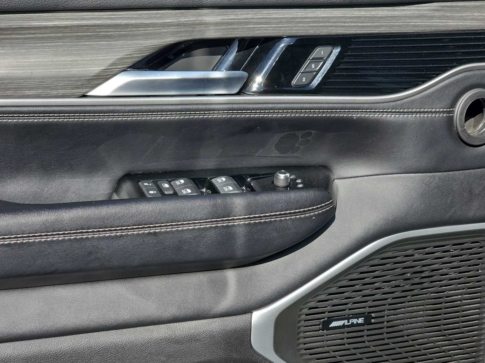 Thumbnail: 2024 Jeep Wagoneer - 29