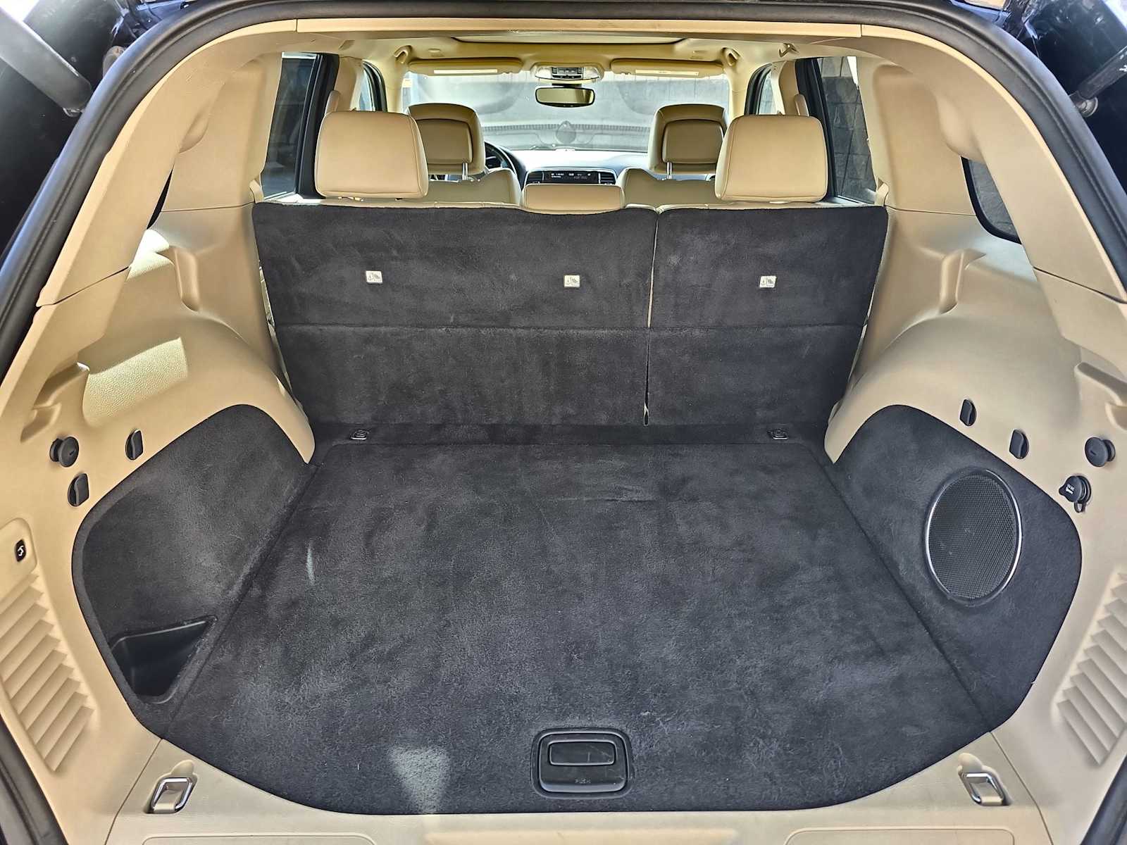 Thumbnail: 2020 Jeep Grand Cherokee - 23