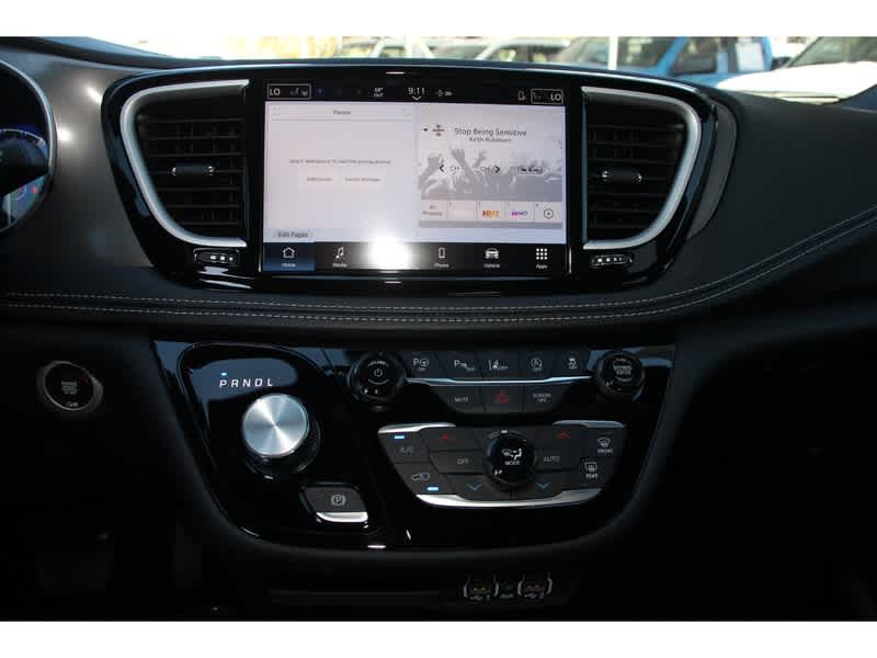 Thumbnail: 2025 Chrysler Pacifica - 20