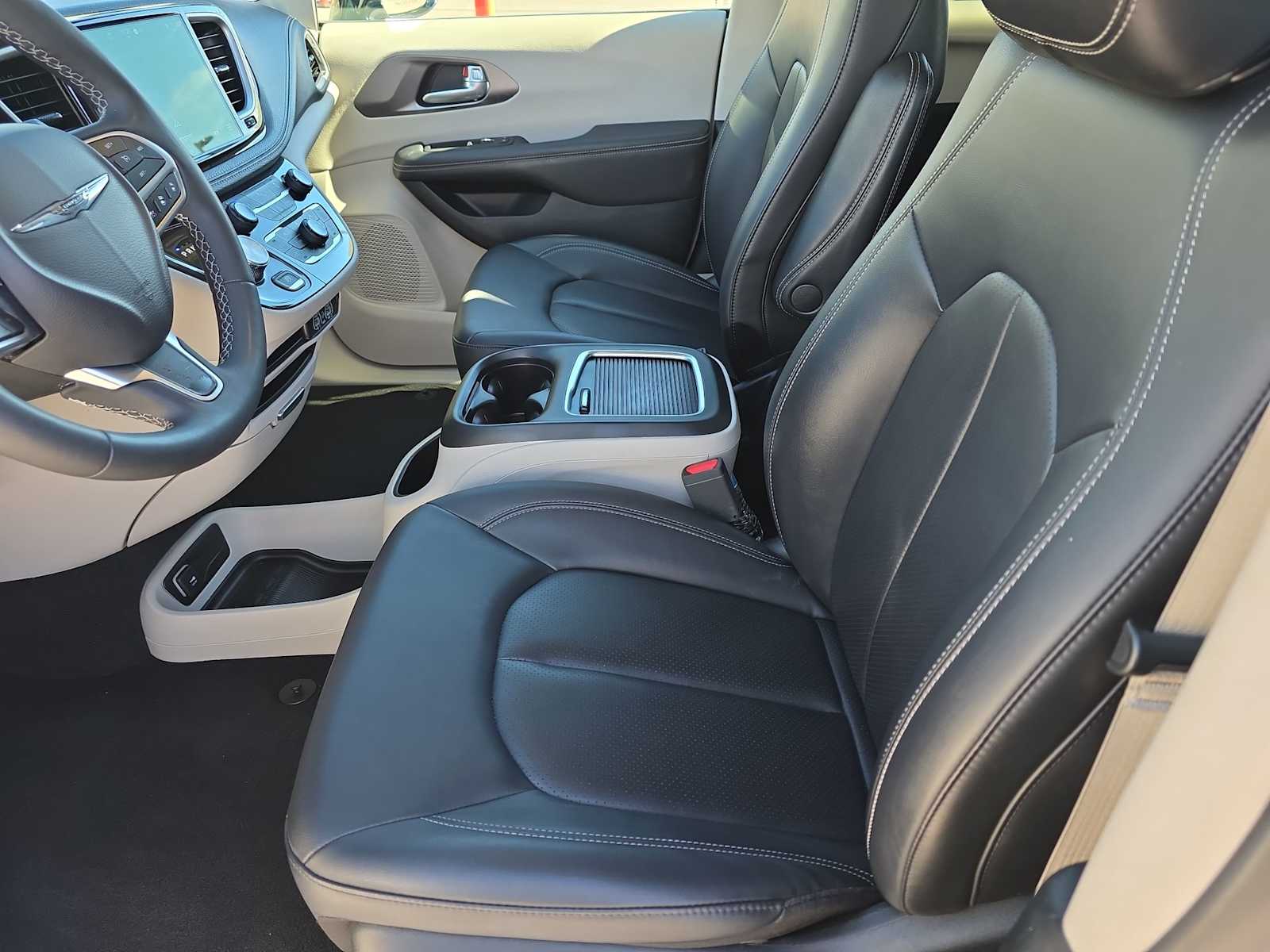 Thumbnail: 2024 Chrysler Pacifica - 15