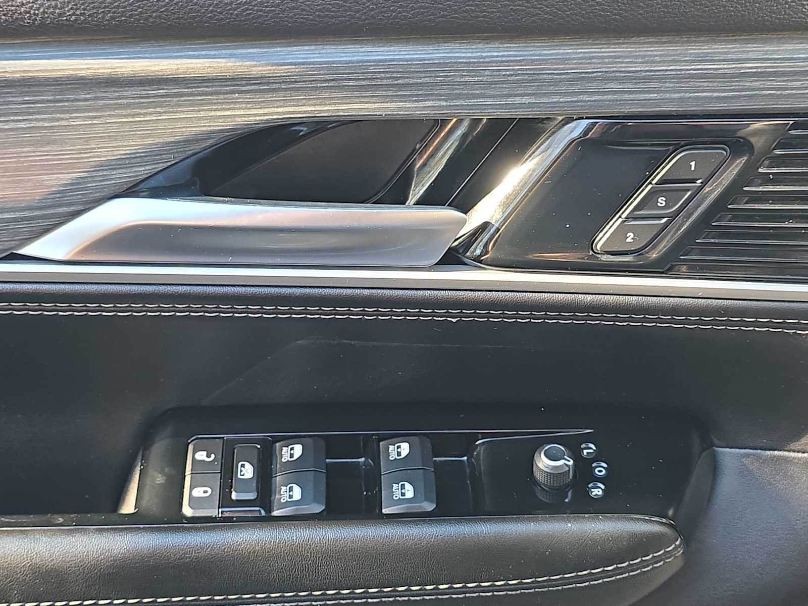 Thumbnail: 2023 Jeep Wagoneer - 29