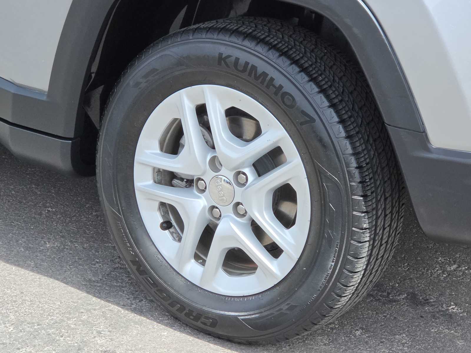 Thumbnail: 2019 Jeep Compass - 11