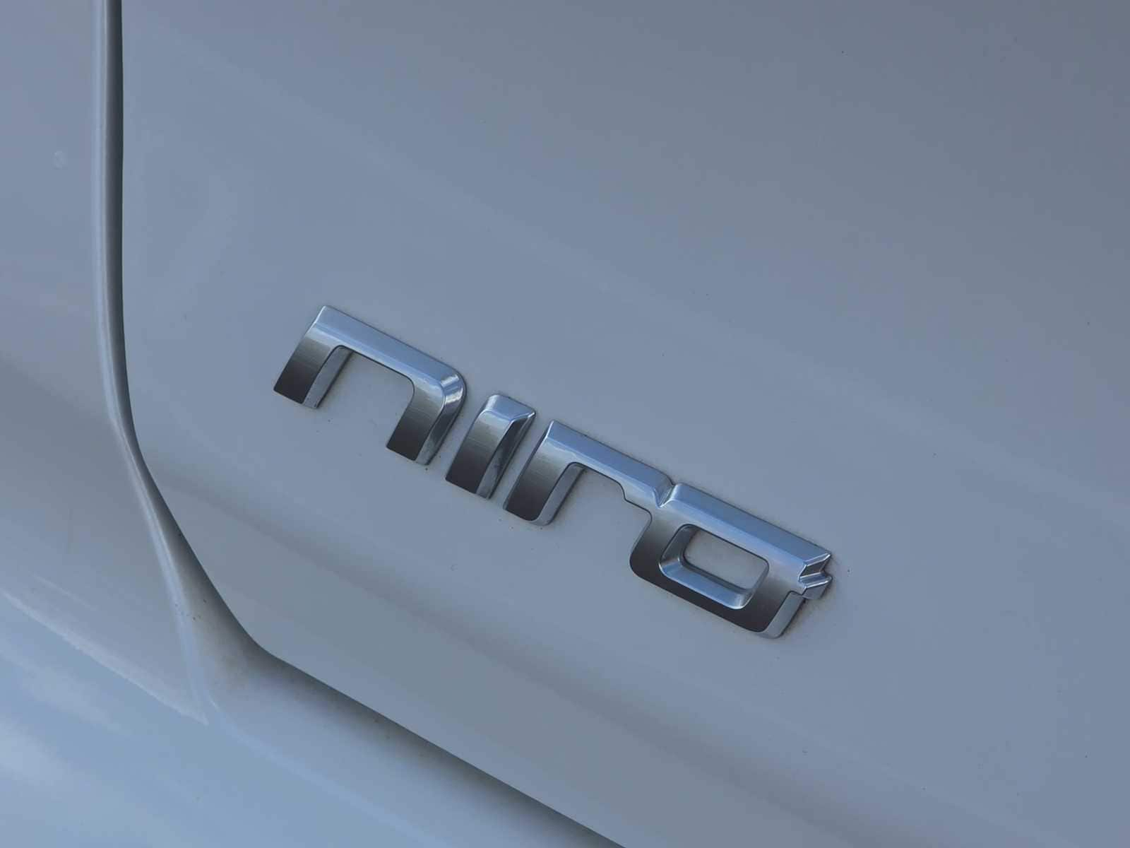 Thumbnail: 2022 Kia Niro - 11