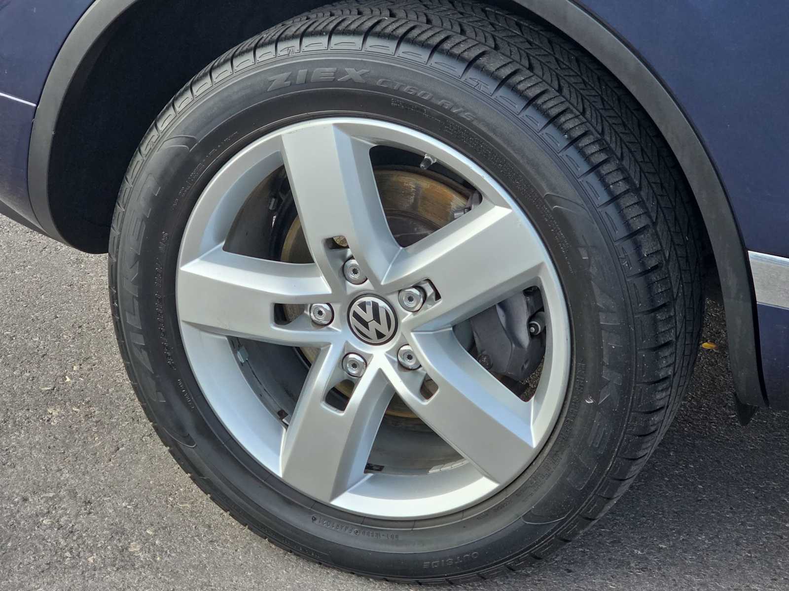 Thumbnail: 2014 Volkswagen Touareg - 12