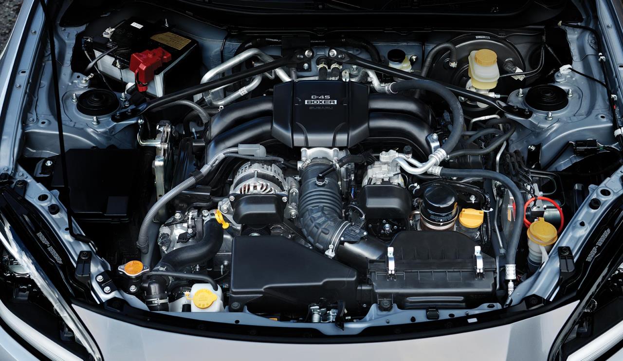 vue gros plan du moteur d'une Subaru BRZ 2023