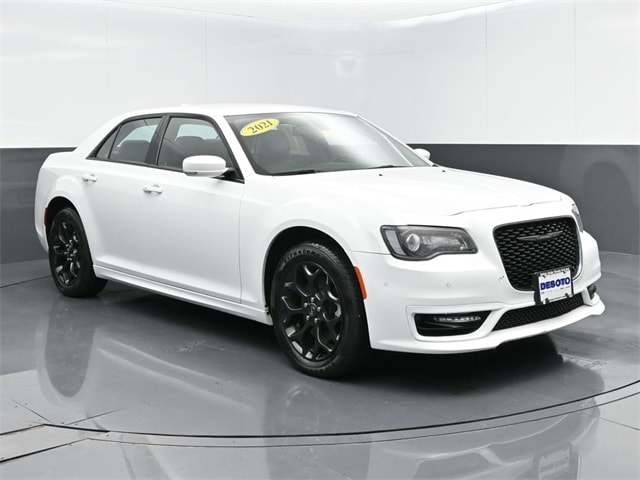 Used 2021 Chrysler 300 Touring with VIN 2C3CCARGXMH585833 for sale in Arcadia, FL