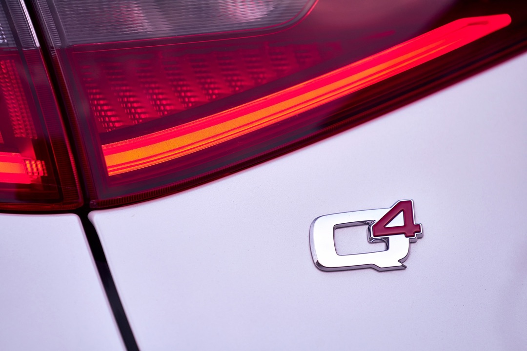 Alfa Romeo Q4 badge.