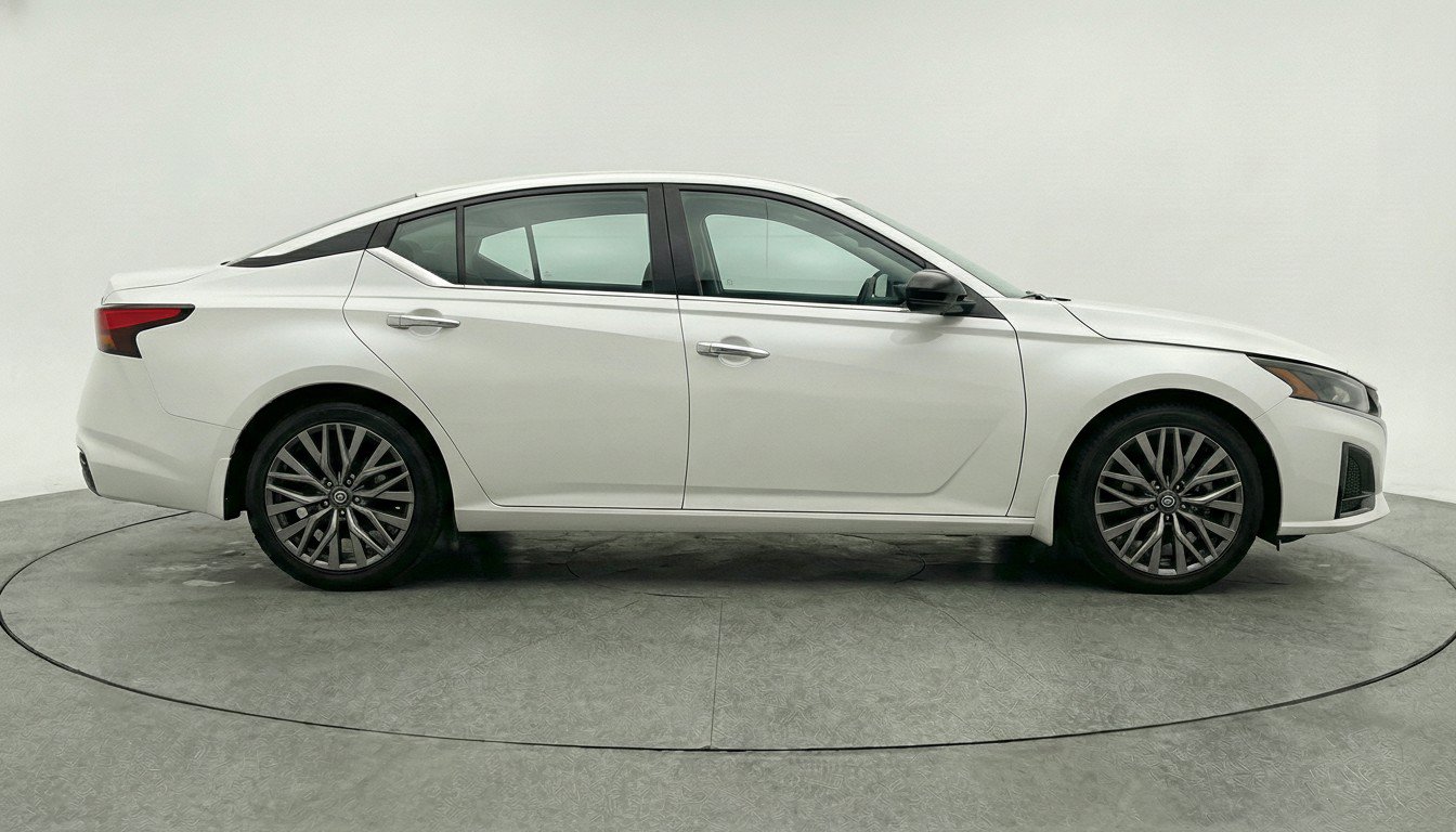 Thumbnail: 2025 Nissan Altima - 11