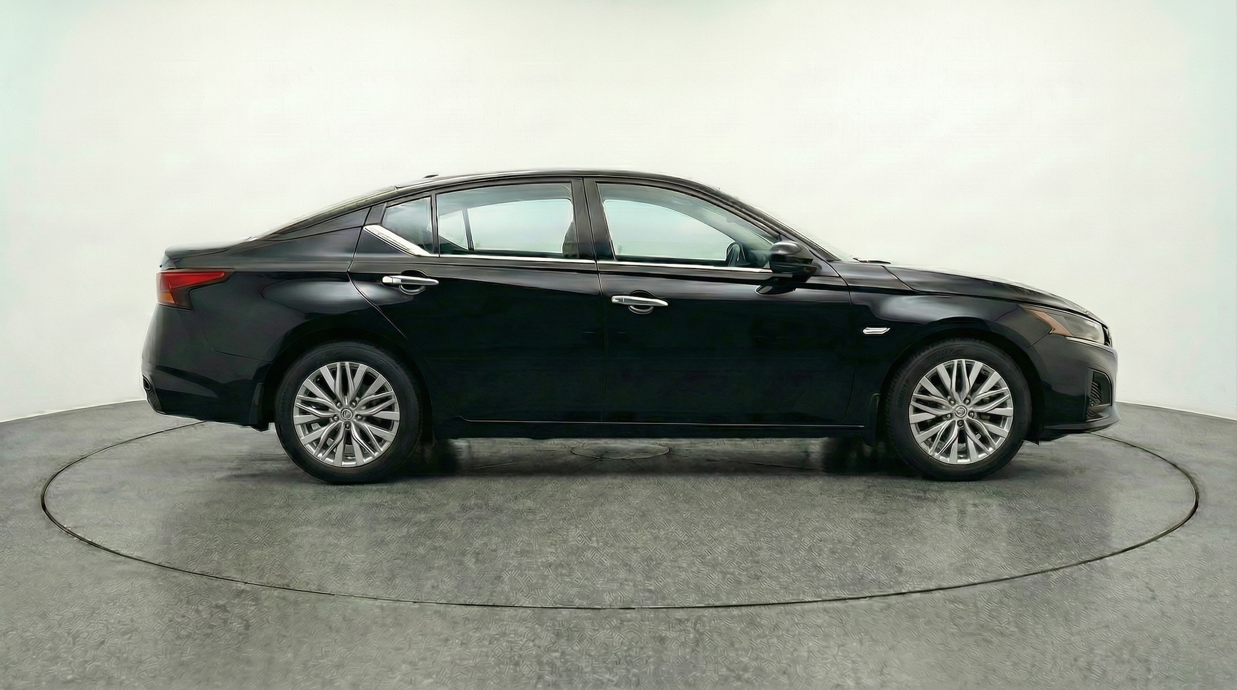 Thumbnail: 2025 Nissan Altima - 8