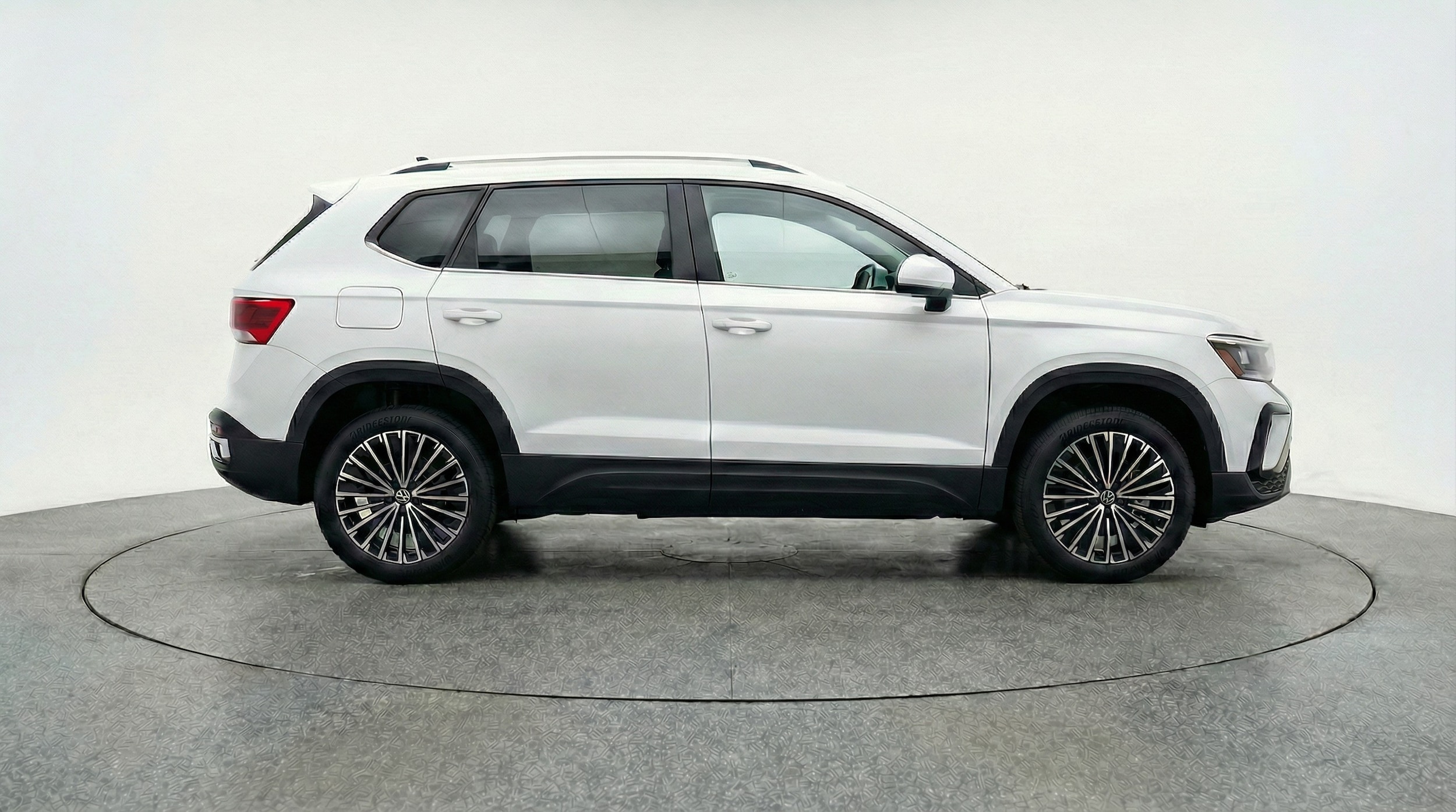 Thumbnail: 2025 Volkswagen Taos - 8