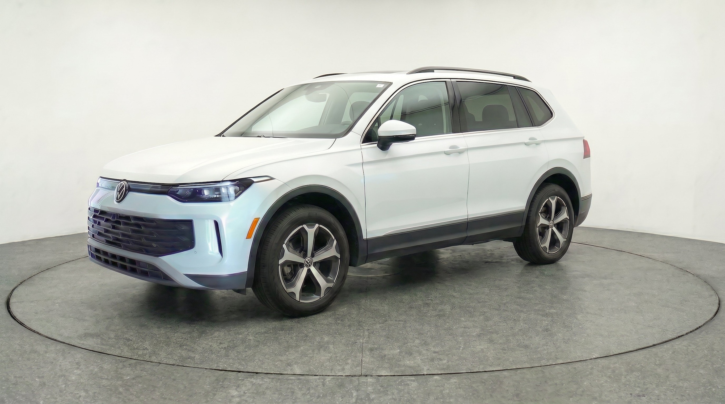 Thumbnail: 2026 Volkswagen Tiguan - 3