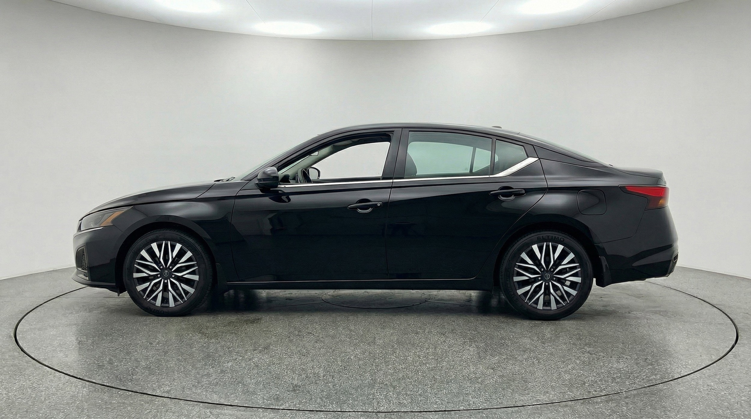 Thumbnail: 2025 Nissan Altima - 5