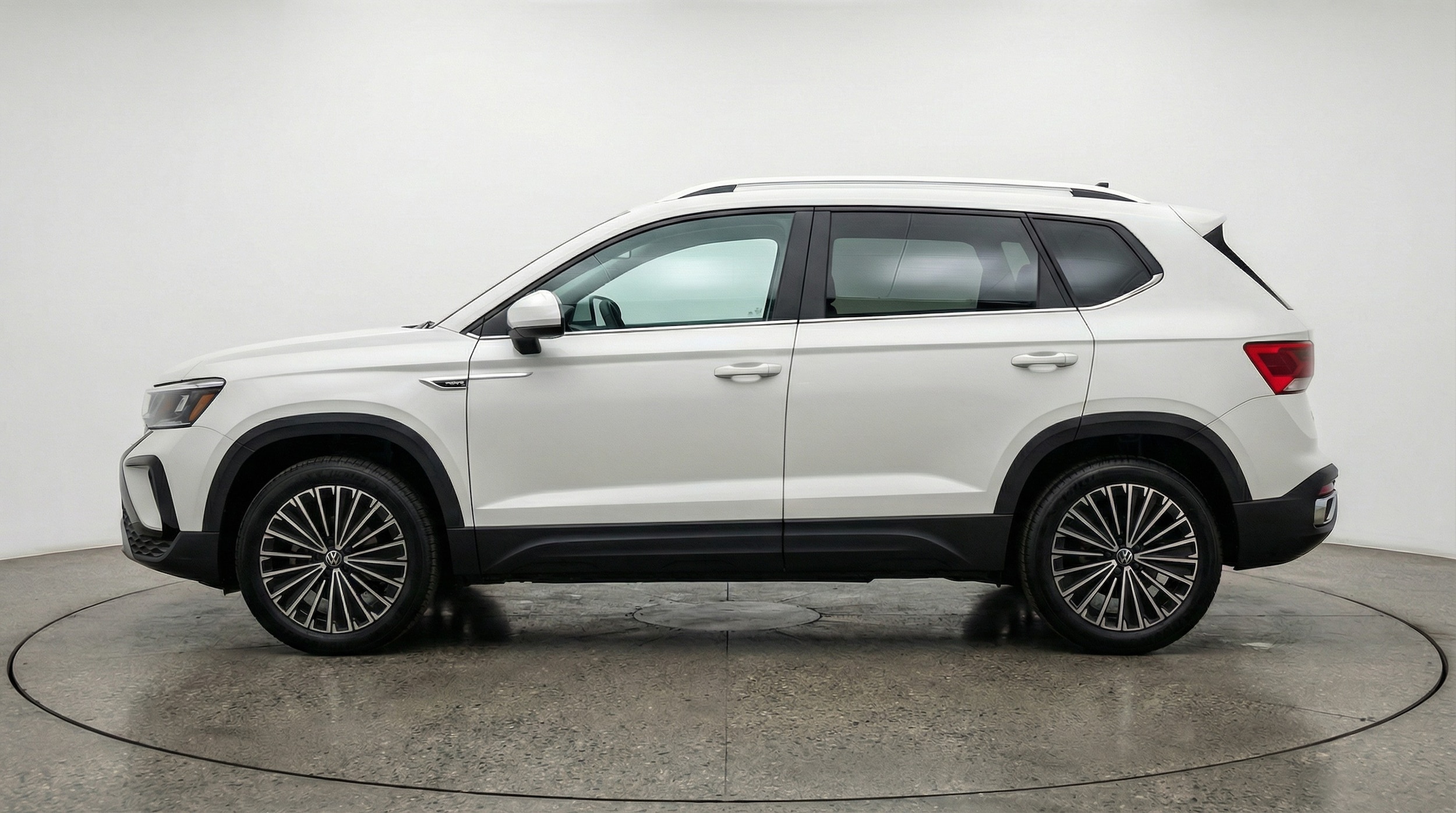 Thumbnail: 2025 Volkswagen Taos - 4