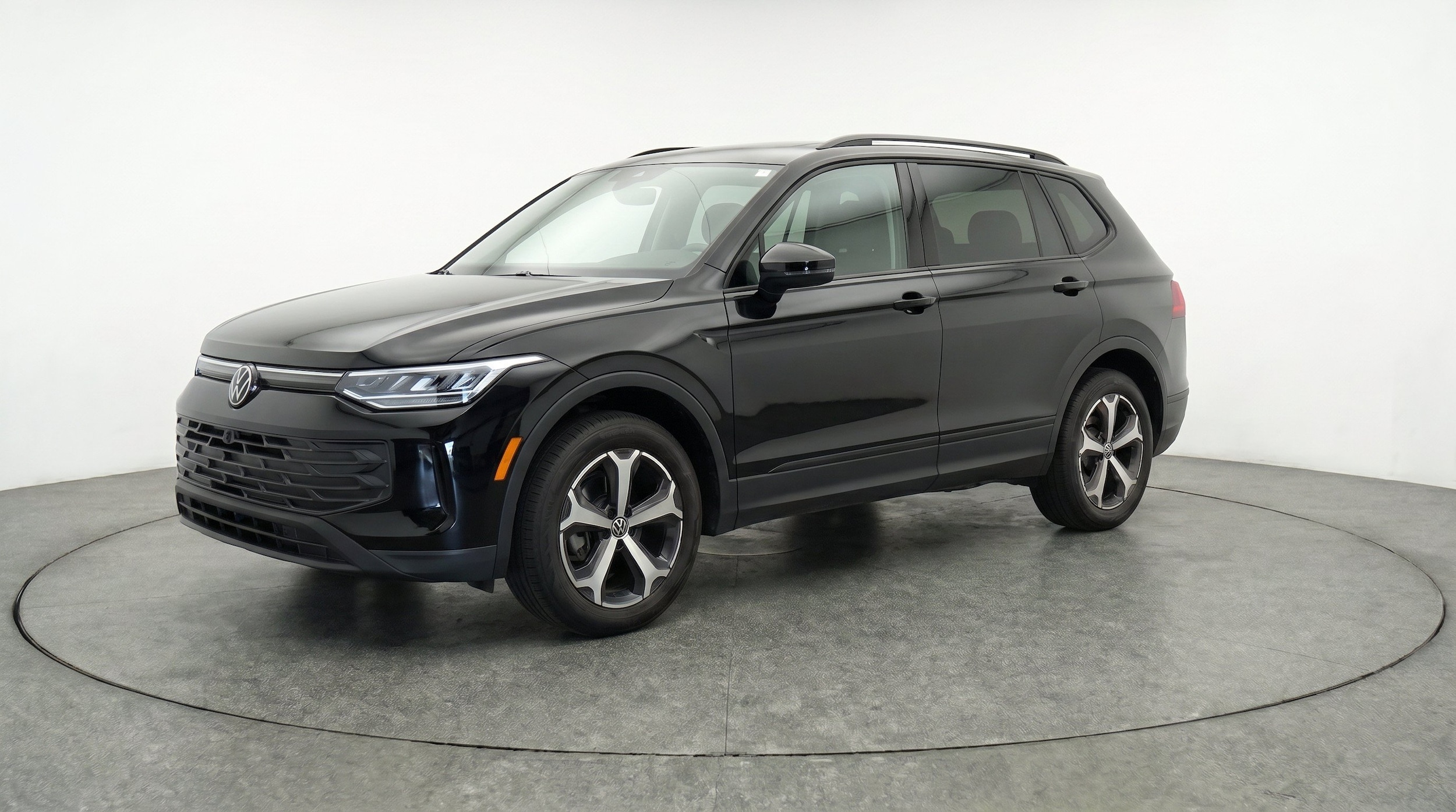 Thumbnail: 2026 Volkswagen Tiguan - 3