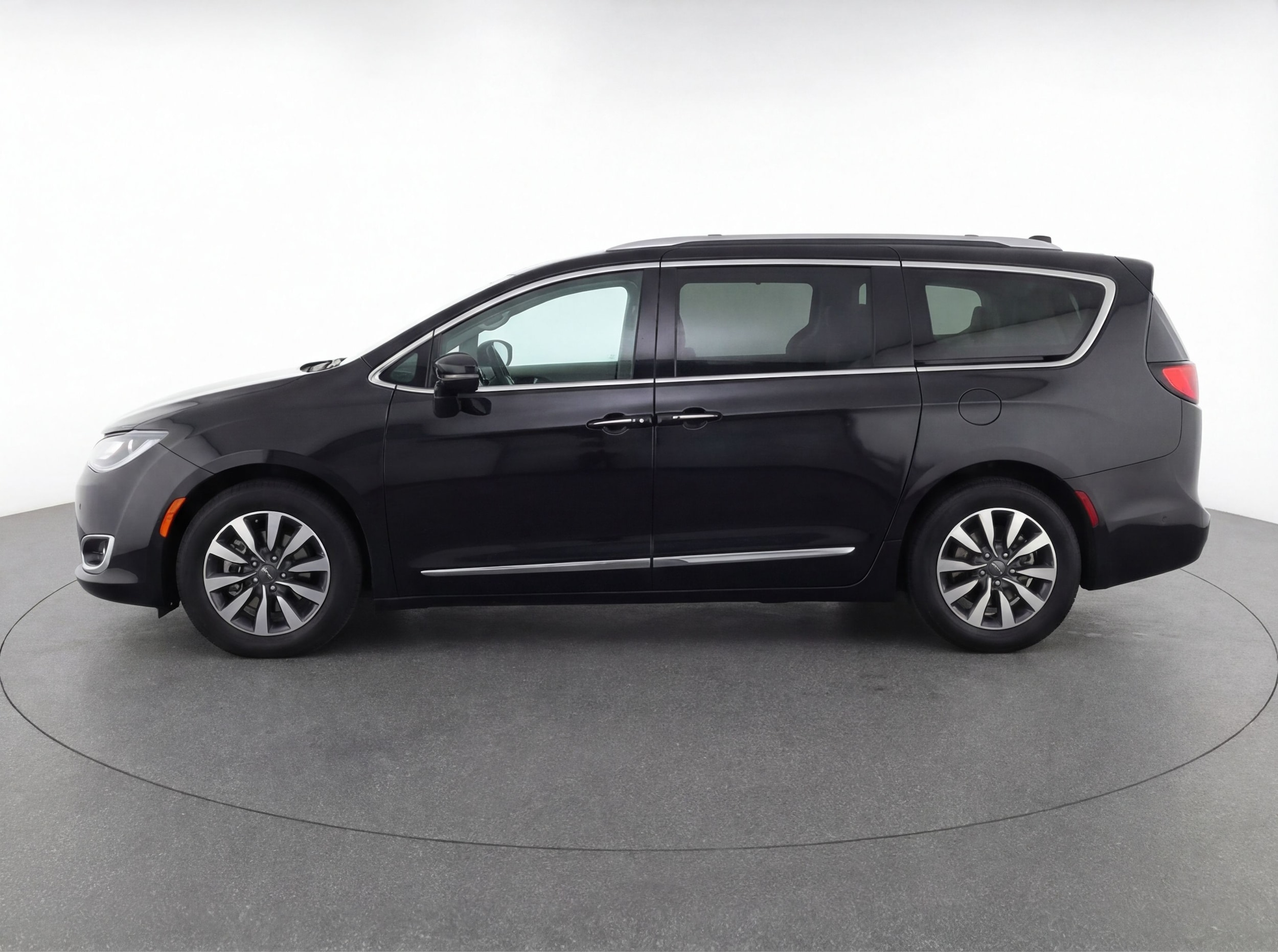 Thumbnail: 2023 Chrysler Pacifica - 4