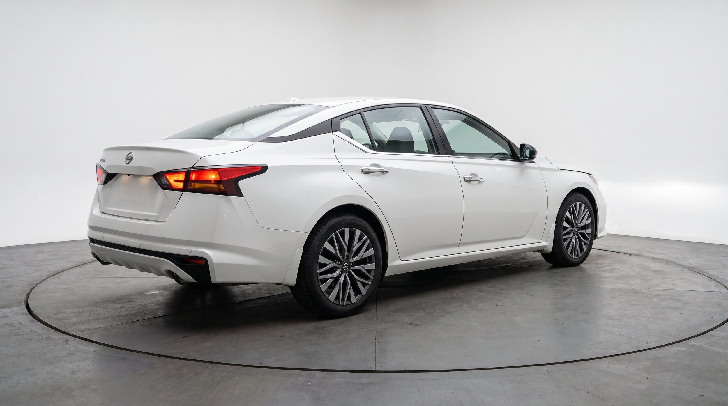 Thumbnail: 2025 Nissan Altima - 9