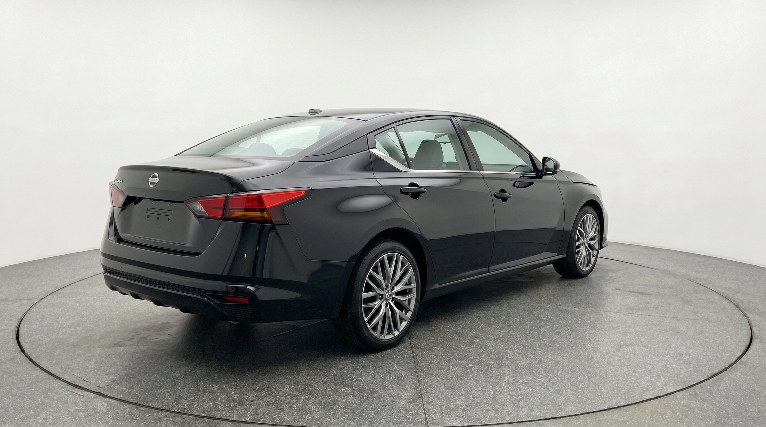 Thumbnail: 2025 Nissan Altima - 9