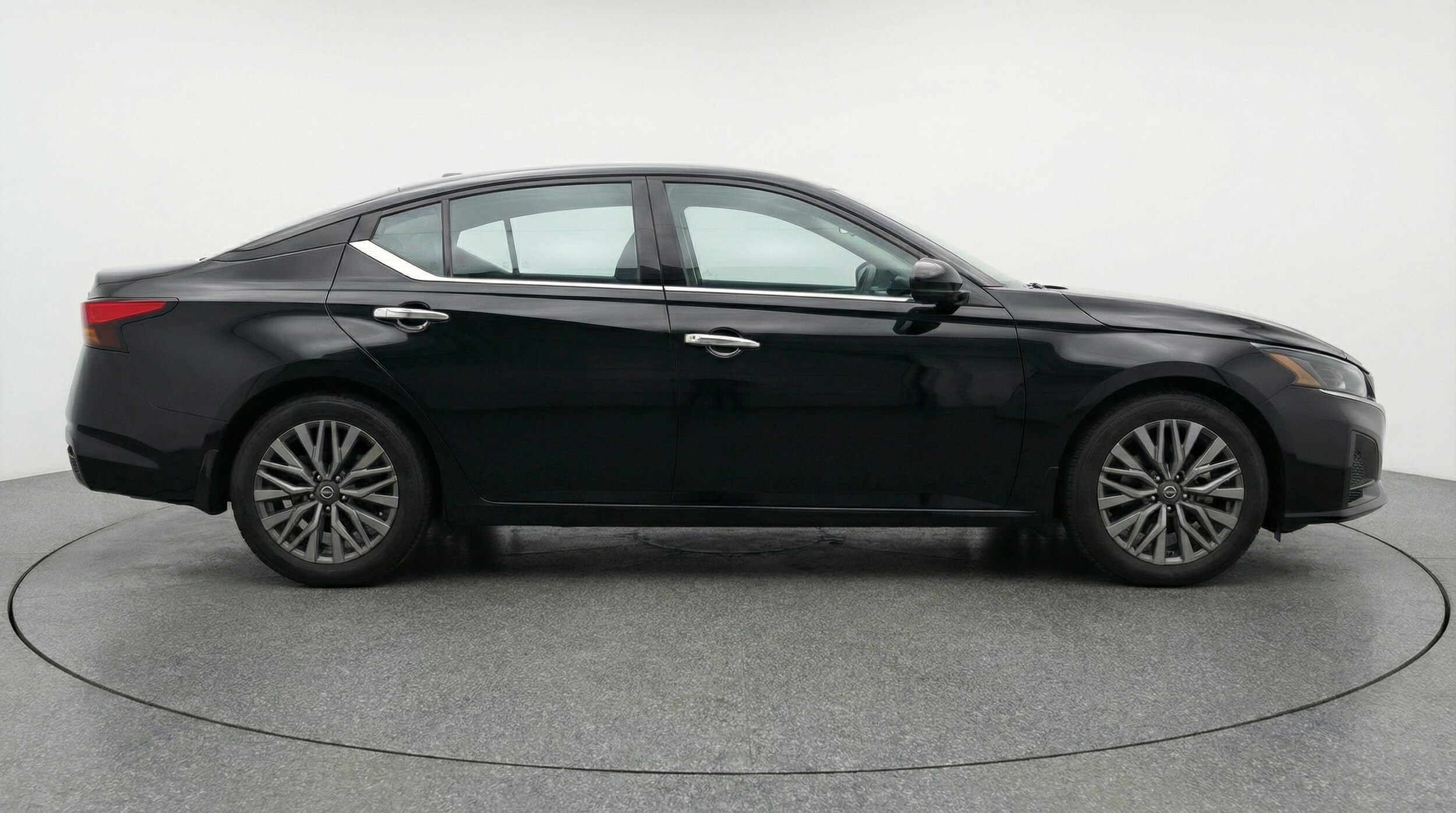 Thumbnail: 2025 Nissan Altima - 8