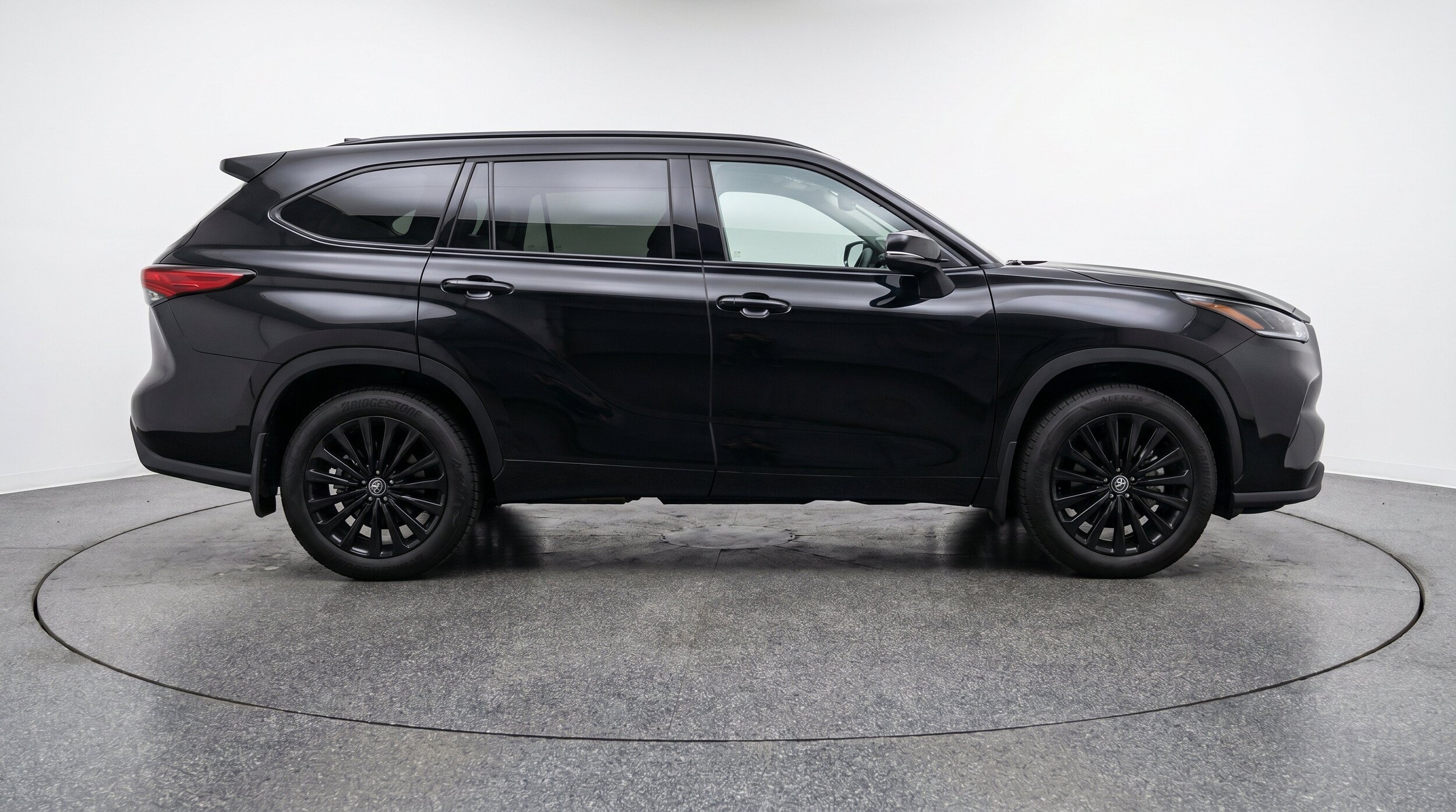 Thumbnail: 2025 Toyota Highlander - 11