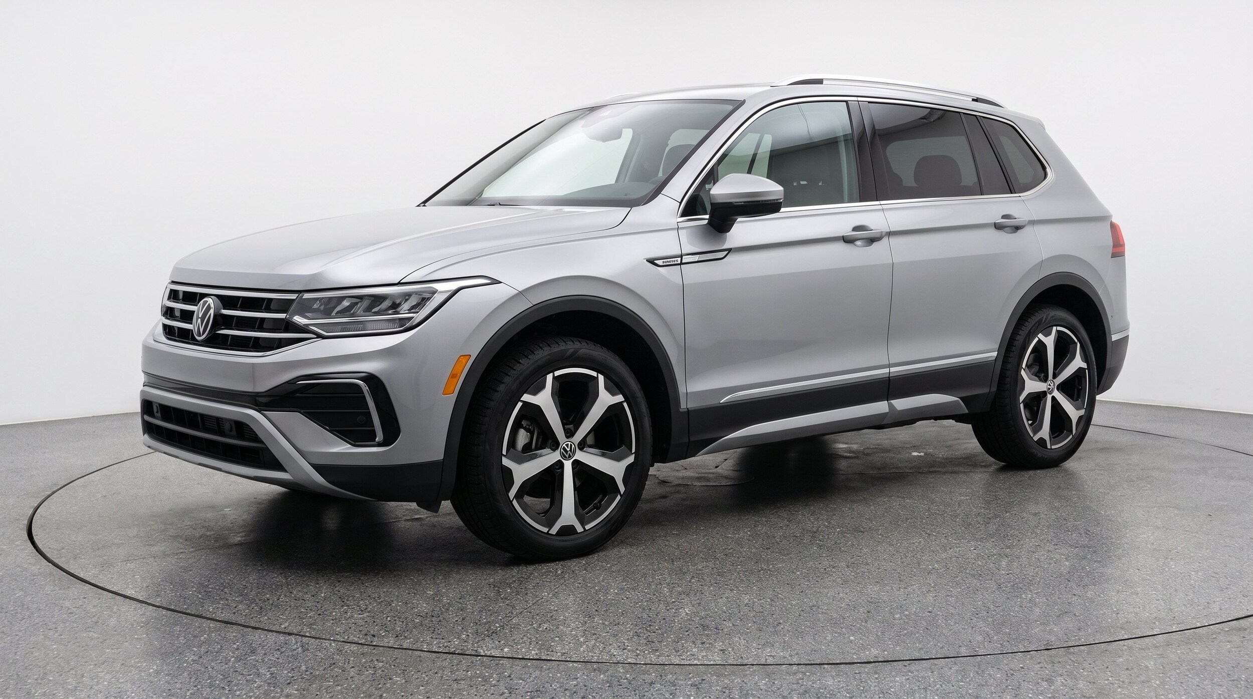 Thumbnail: 2026 Volkswagen Tiguan - 3