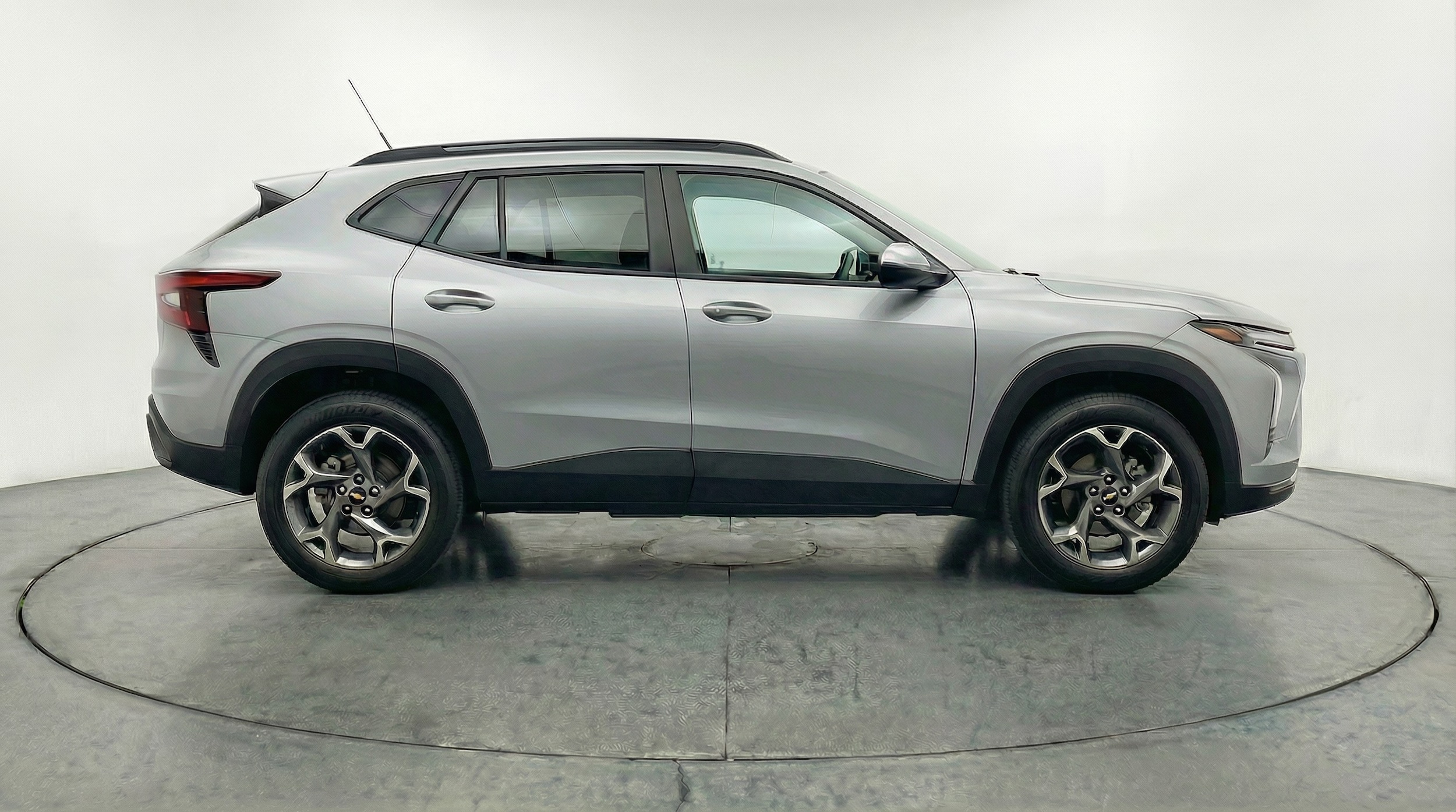 Thumbnail: 2025 Chevrolet Trax - 8