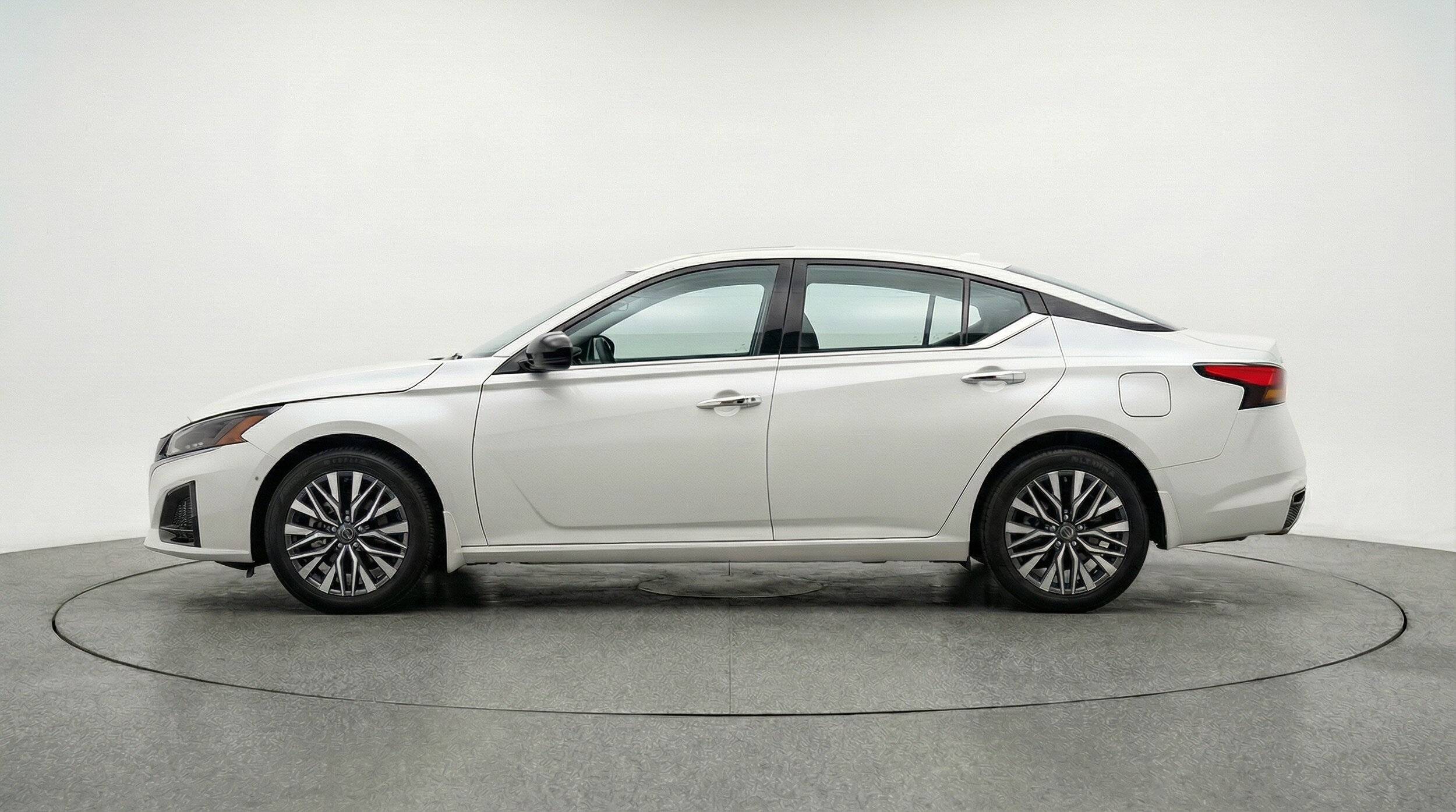 Thumbnail: 2025 Nissan Altima - 4