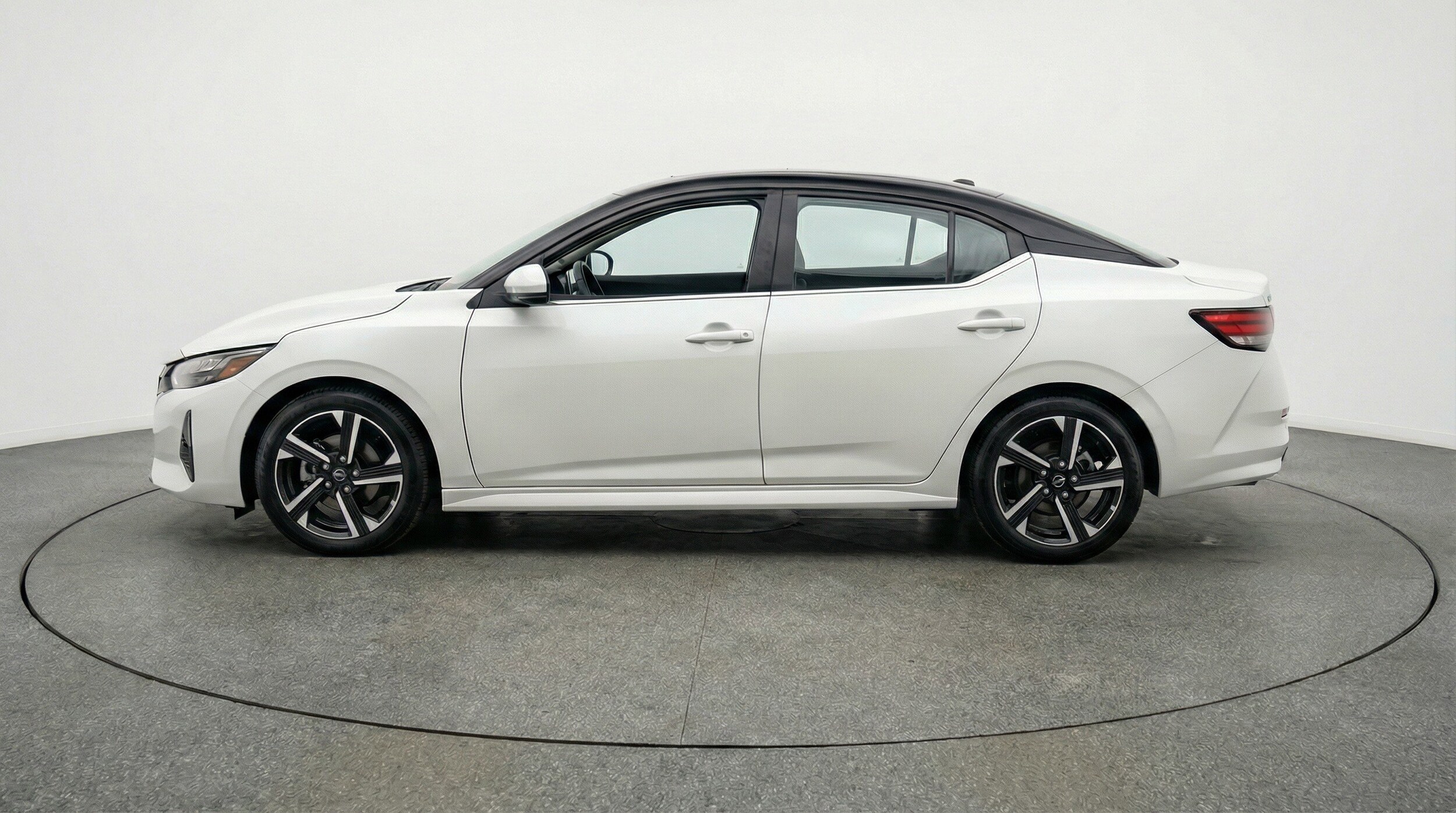 Thumbnail: 2025 Nissan Sentra - 5