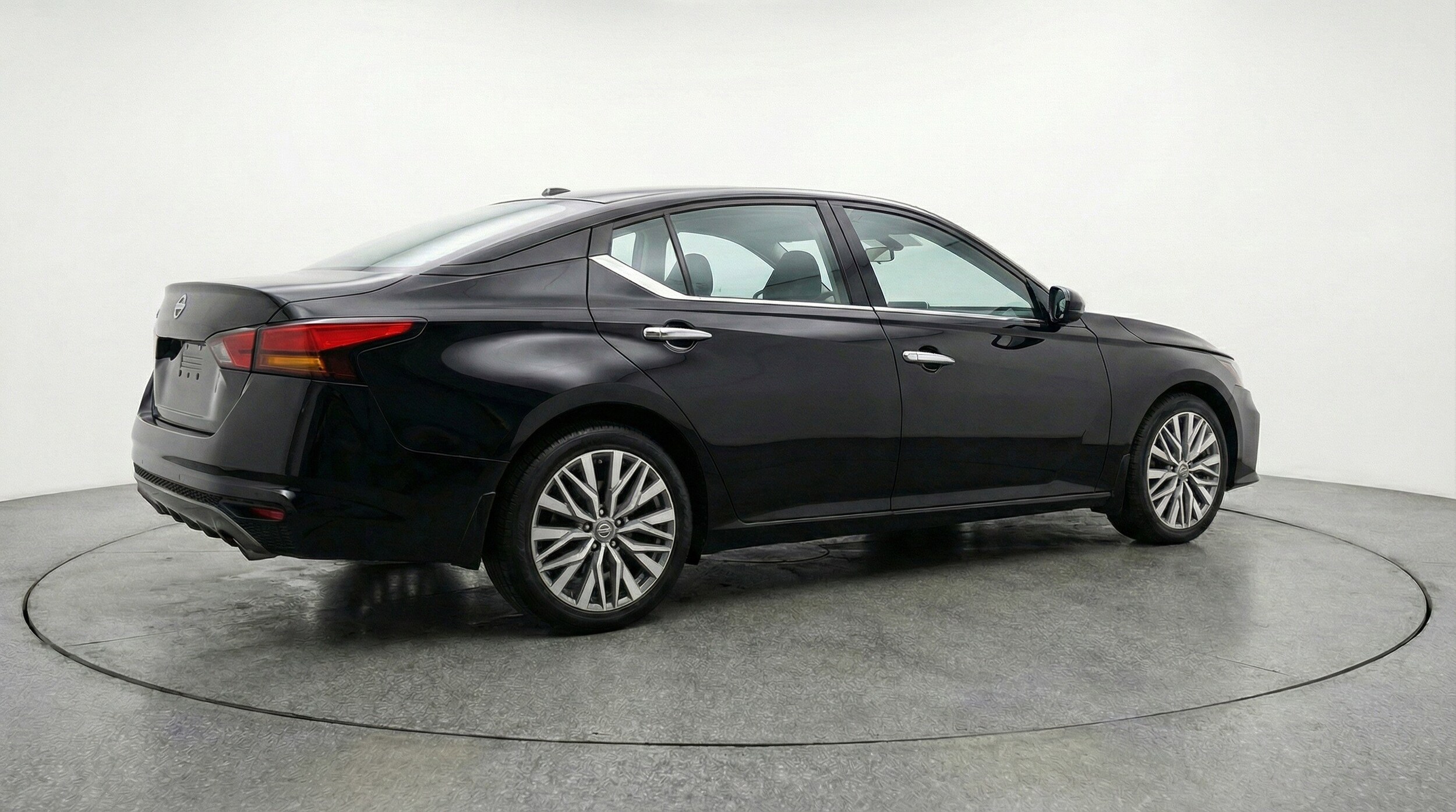 Thumbnail: 2025 Nissan Altima - 9