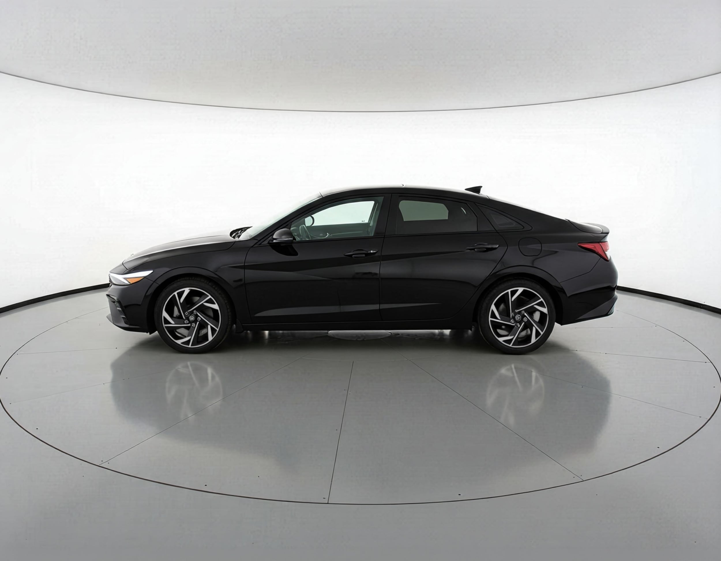 Thumbnail: 2025 Hyundai Elantra - 4