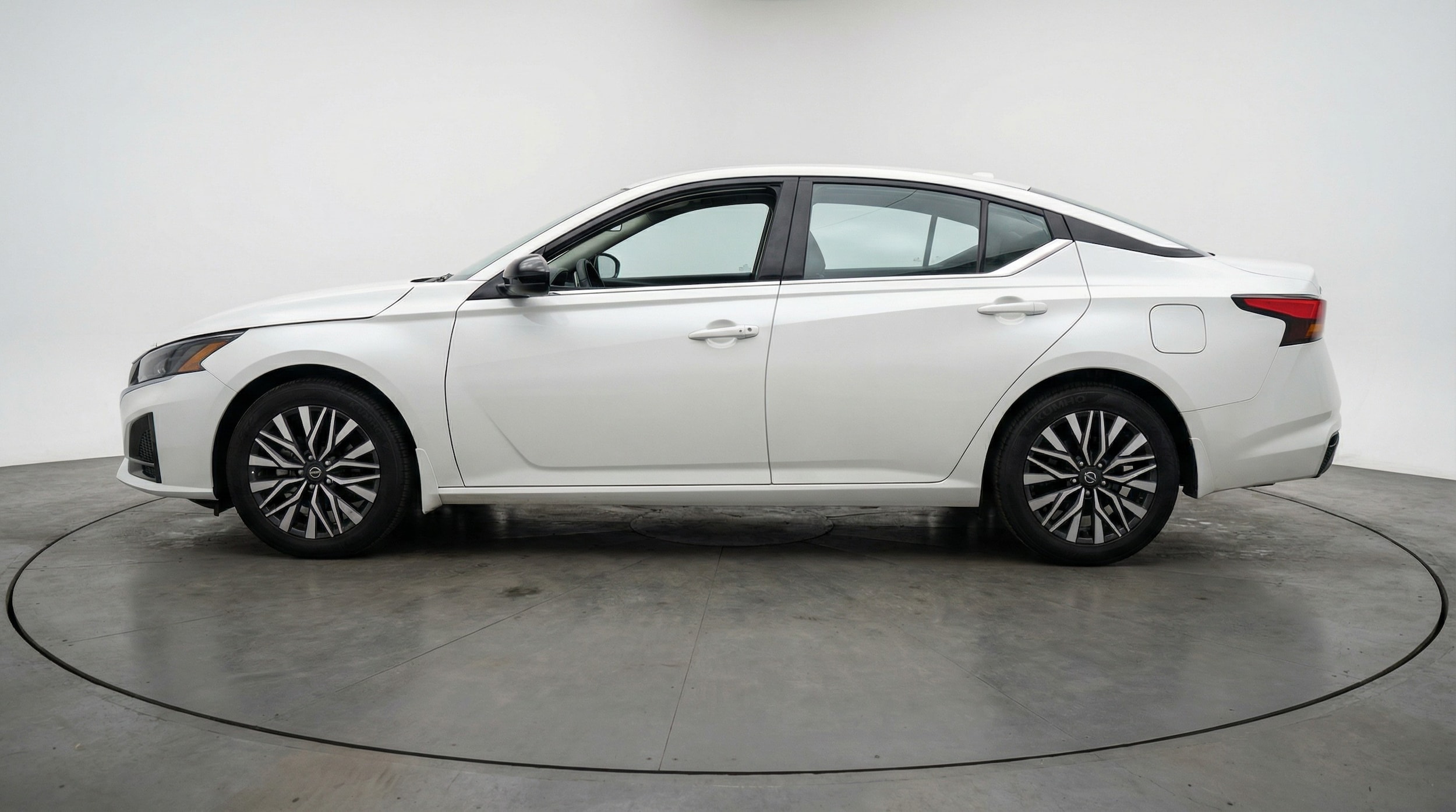 Thumbnail: 2025 Nissan Altima - 4