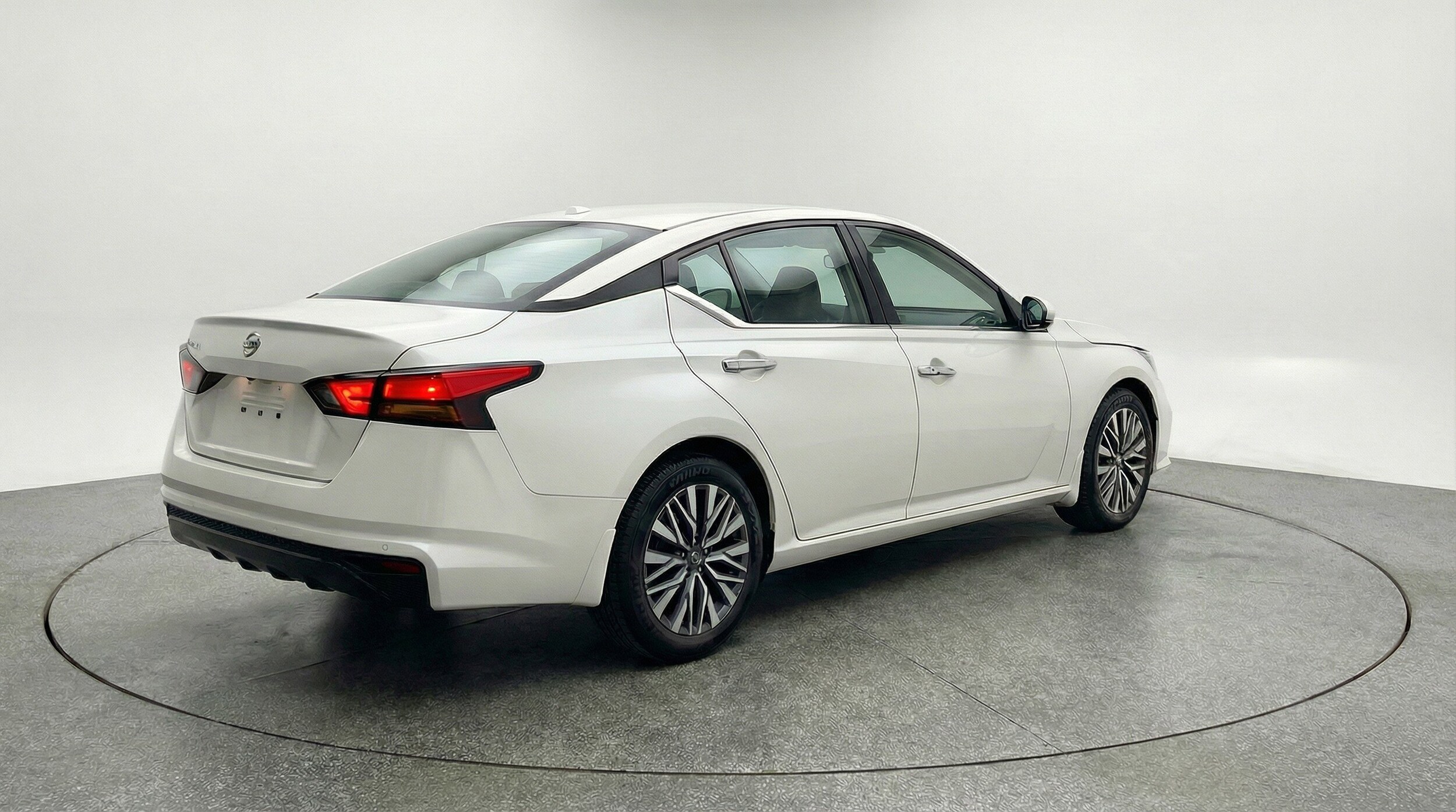 Thumbnail: 2025 Nissan Altima - 9