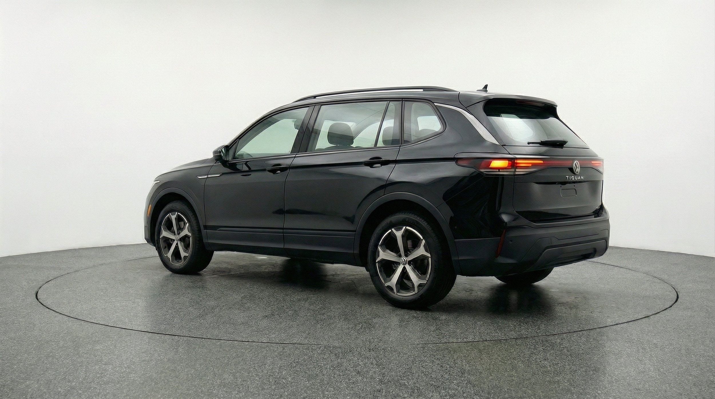 Thumbnail: 2026 Volkswagen Tiguan - 6