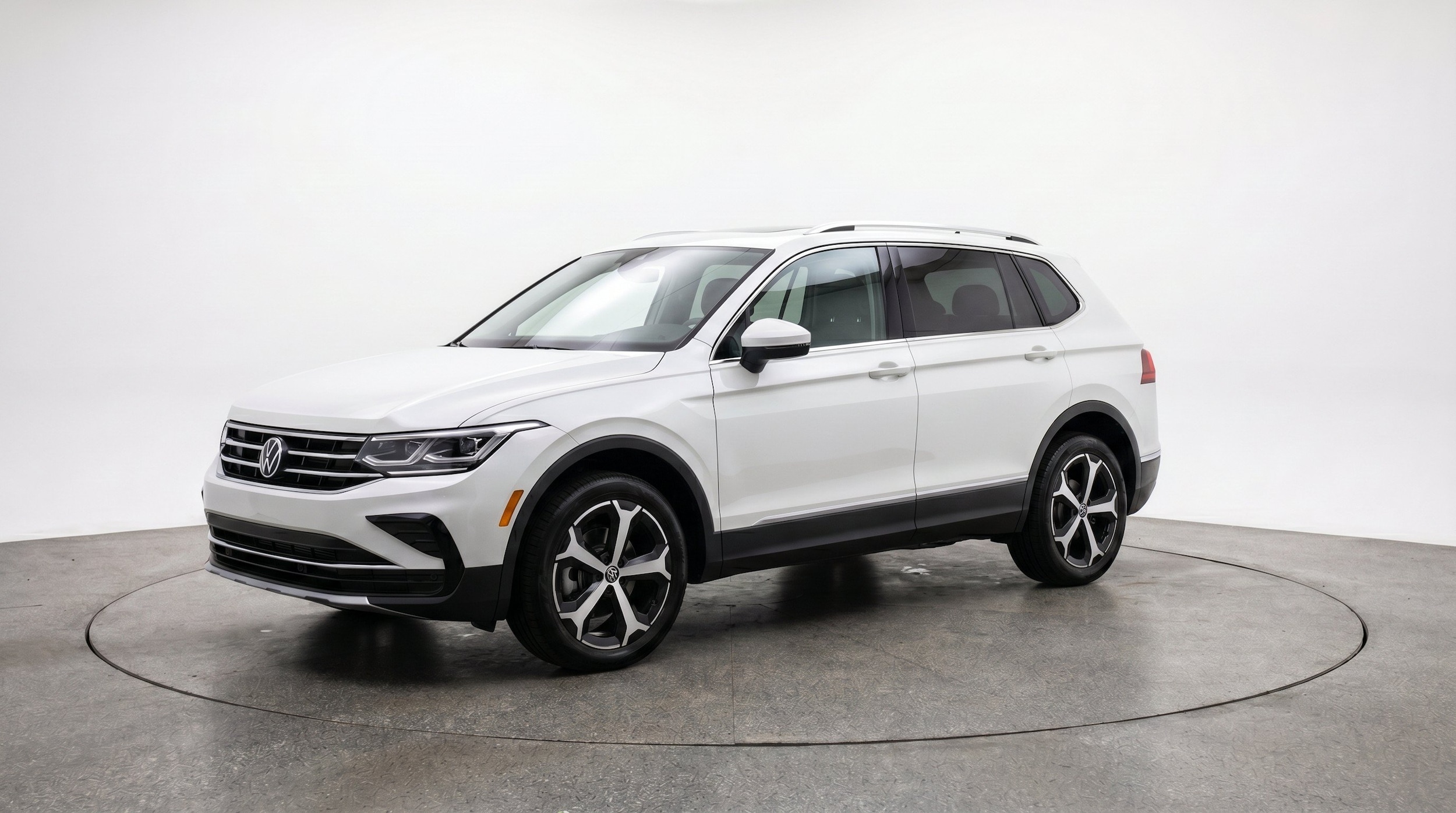 Thumbnail: 2026 Volkswagen Tiguan - 3