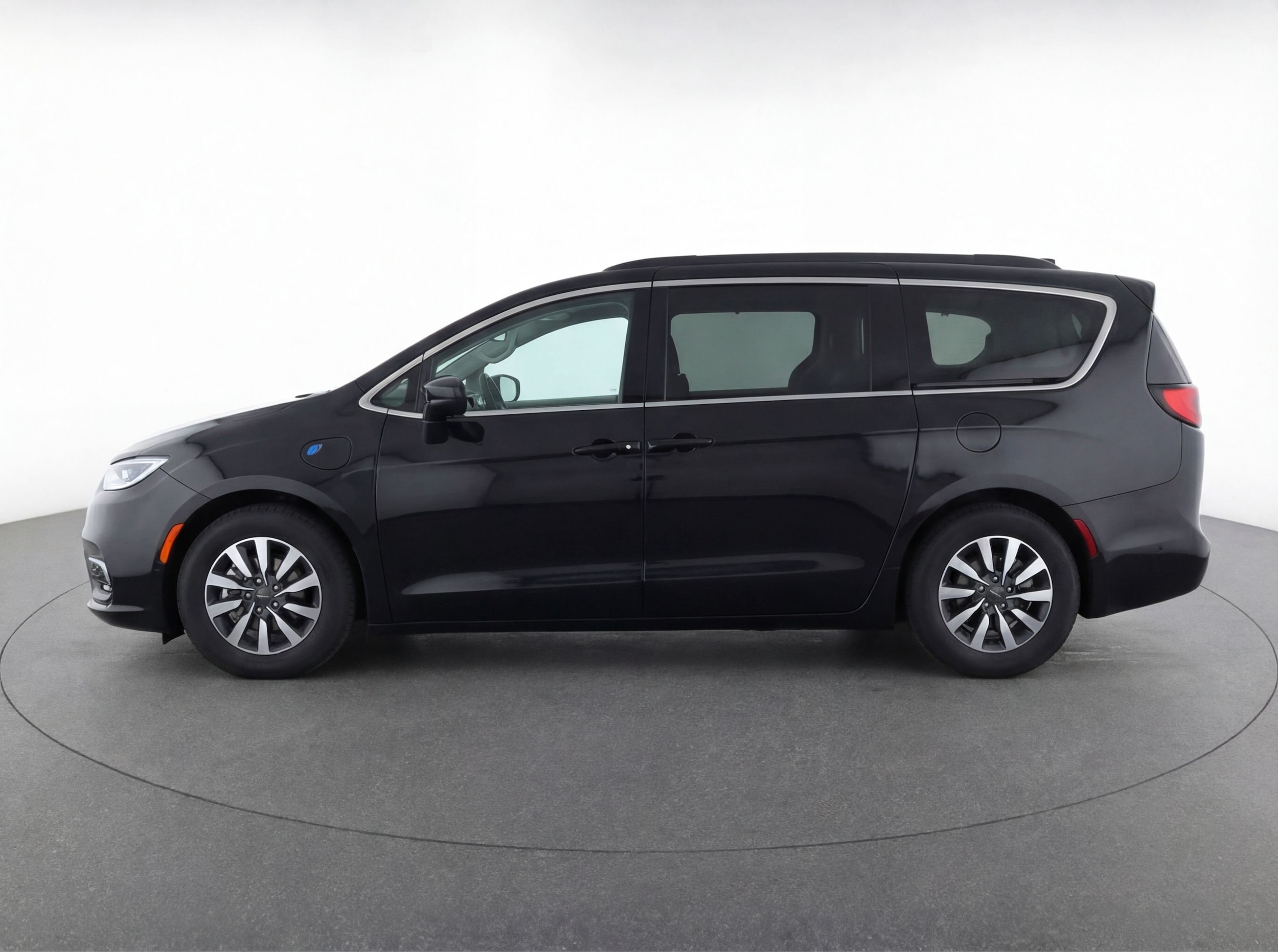 Thumbnail: 2023 Chrysler Pacifica - 5