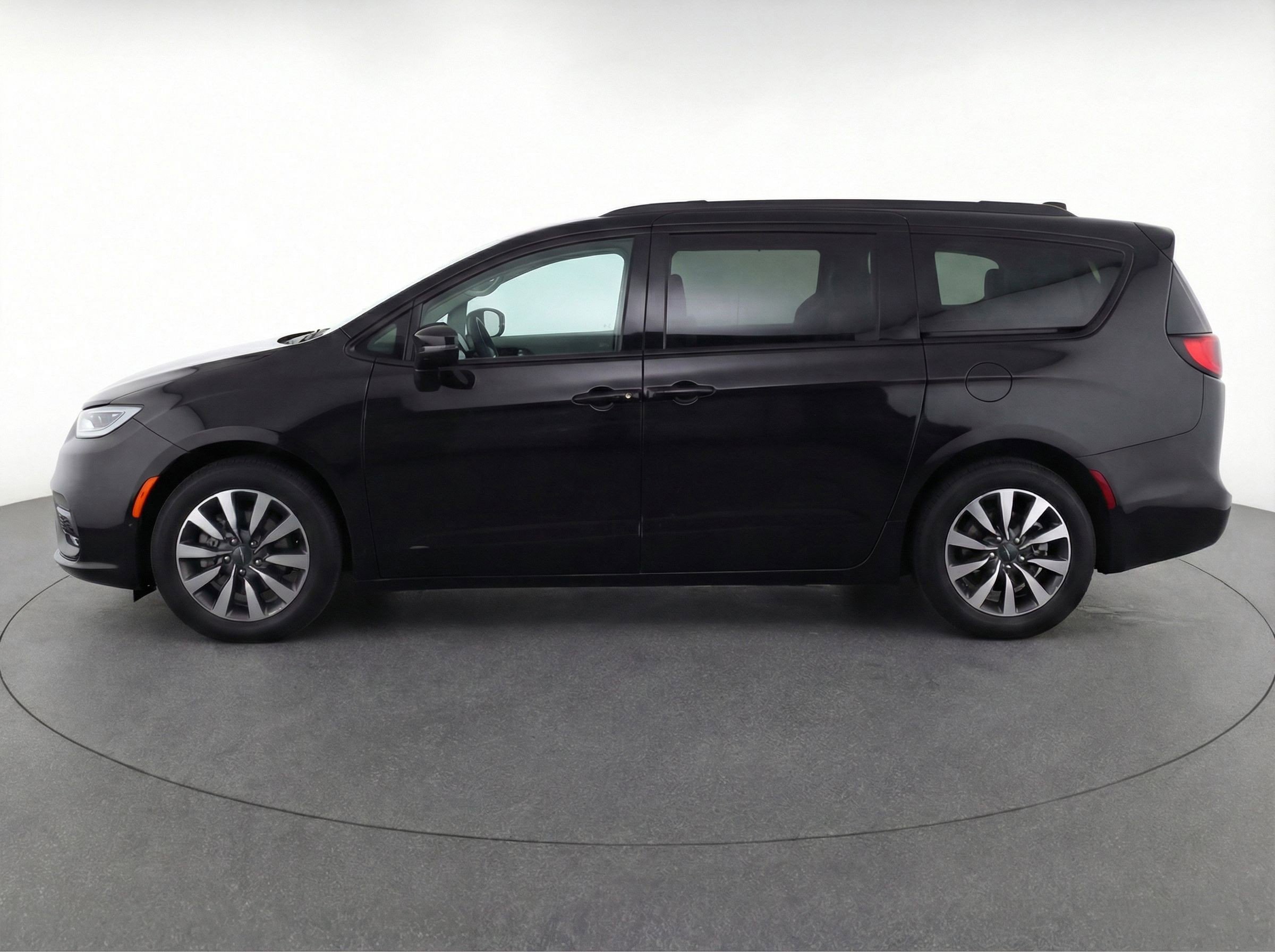 Thumbnail: 2023 Chrysler Pacifica - 5