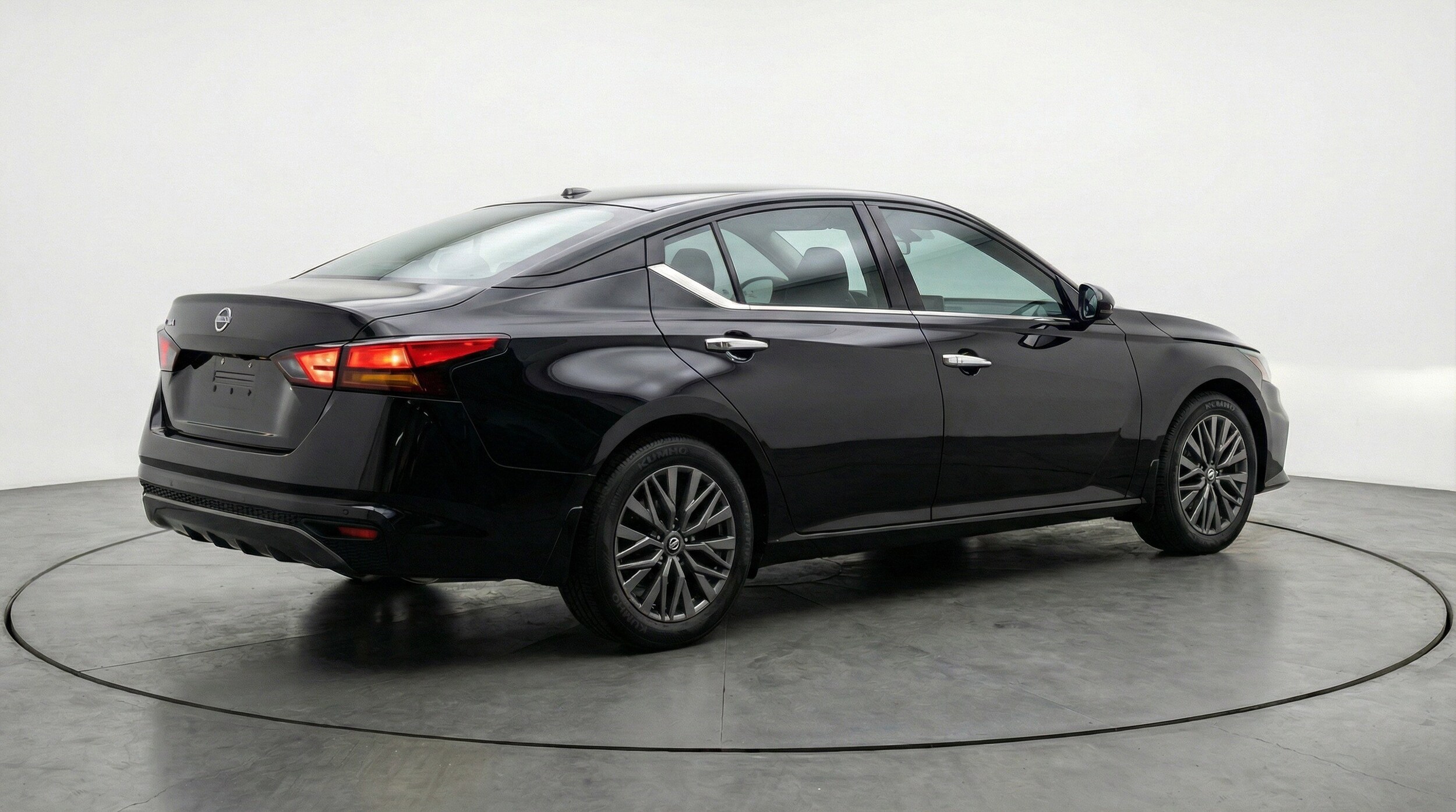 Thumbnail: 2025 Nissan Altima - 9