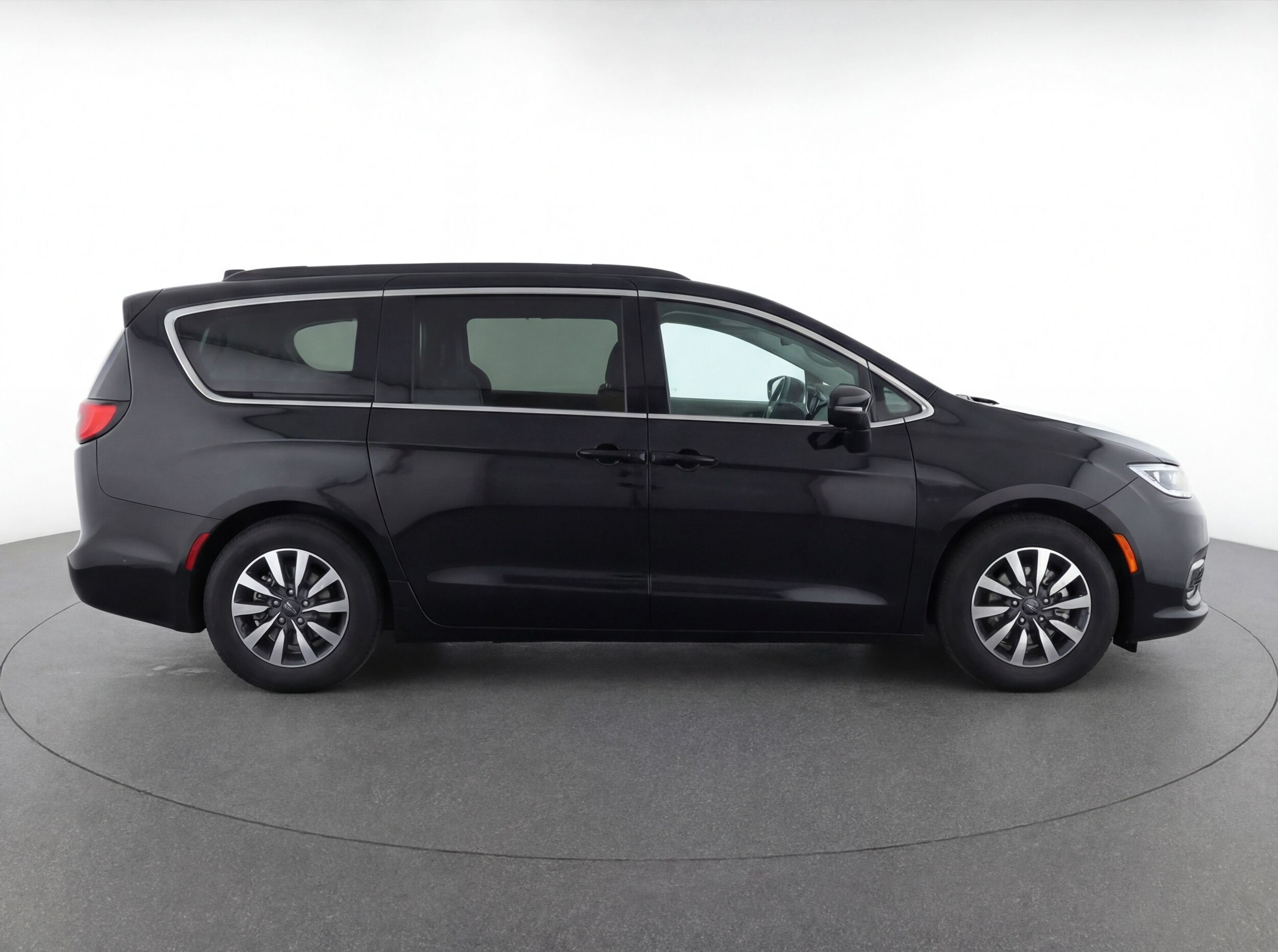 Thumbnail: 2023 Chrysler Pacifica - 11