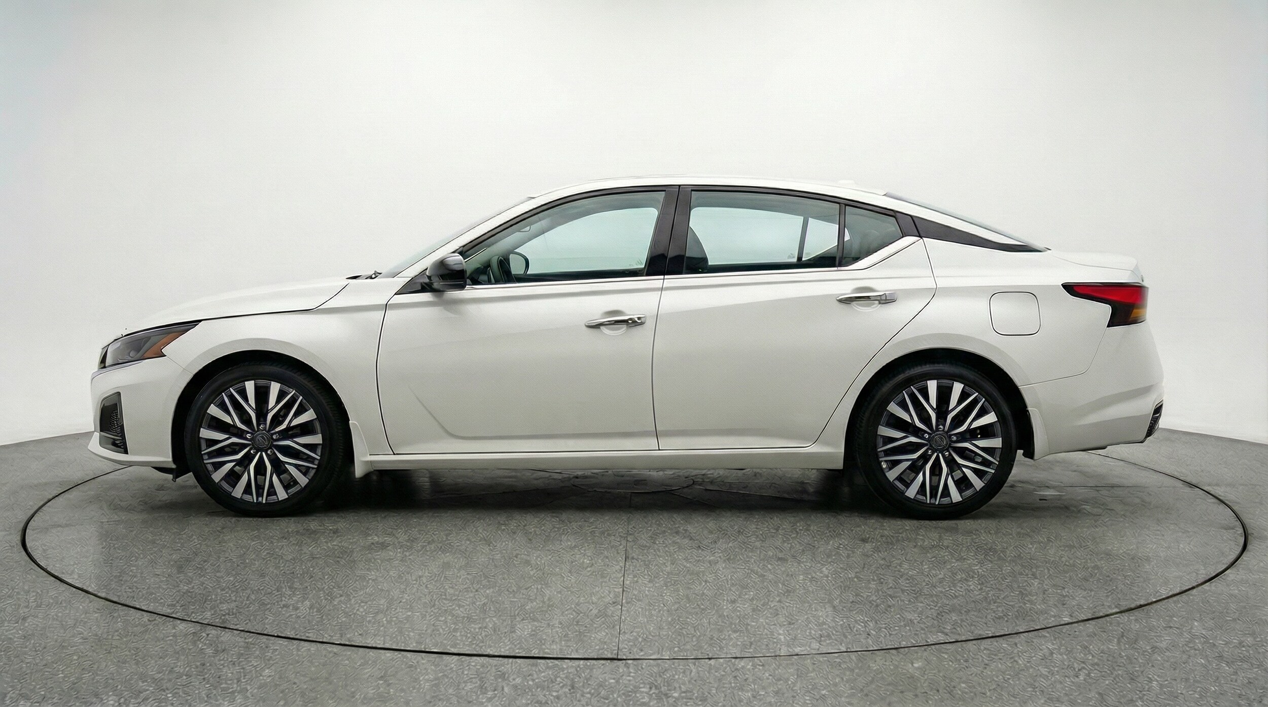 Thumbnail: 2025 Nissan Altima - 4