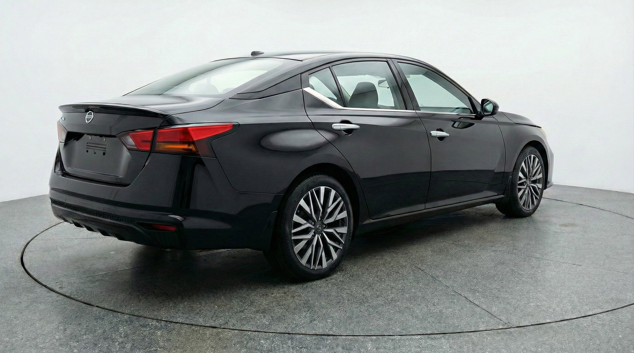 Thumbnail: 2025 Nissan Altima - 9