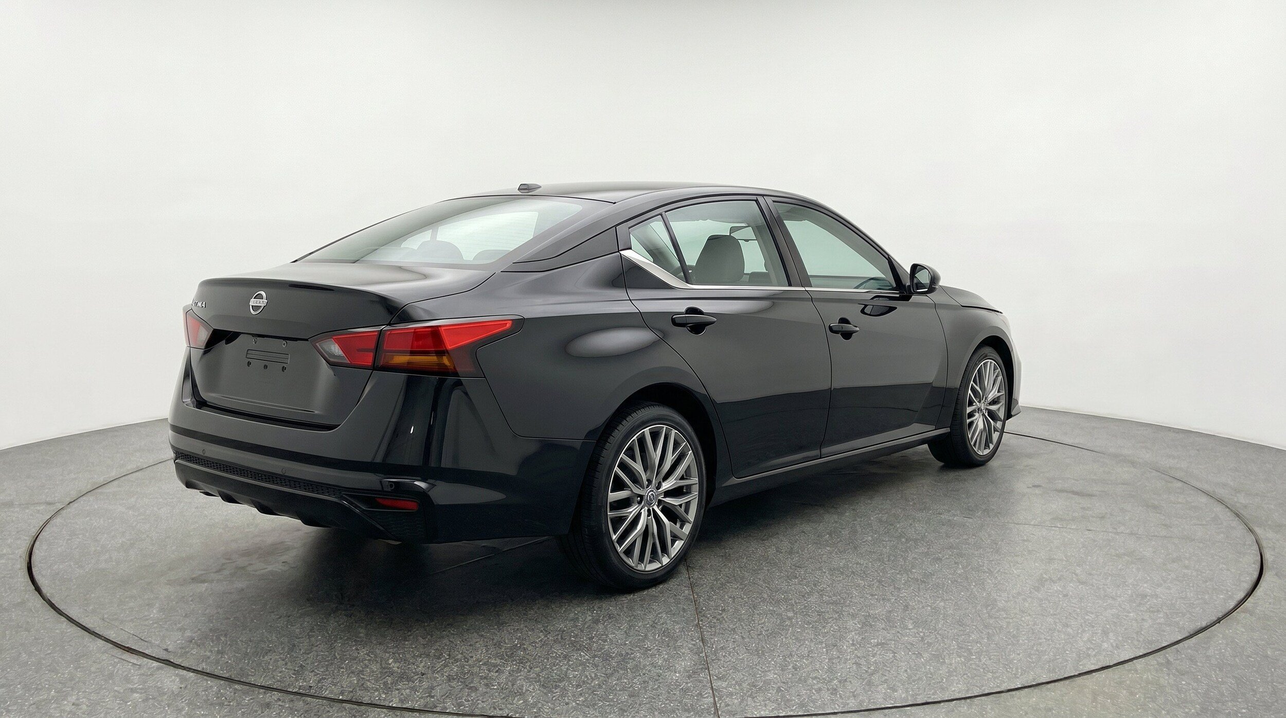 Thumbnail: 2025 Nissan Altima - 9