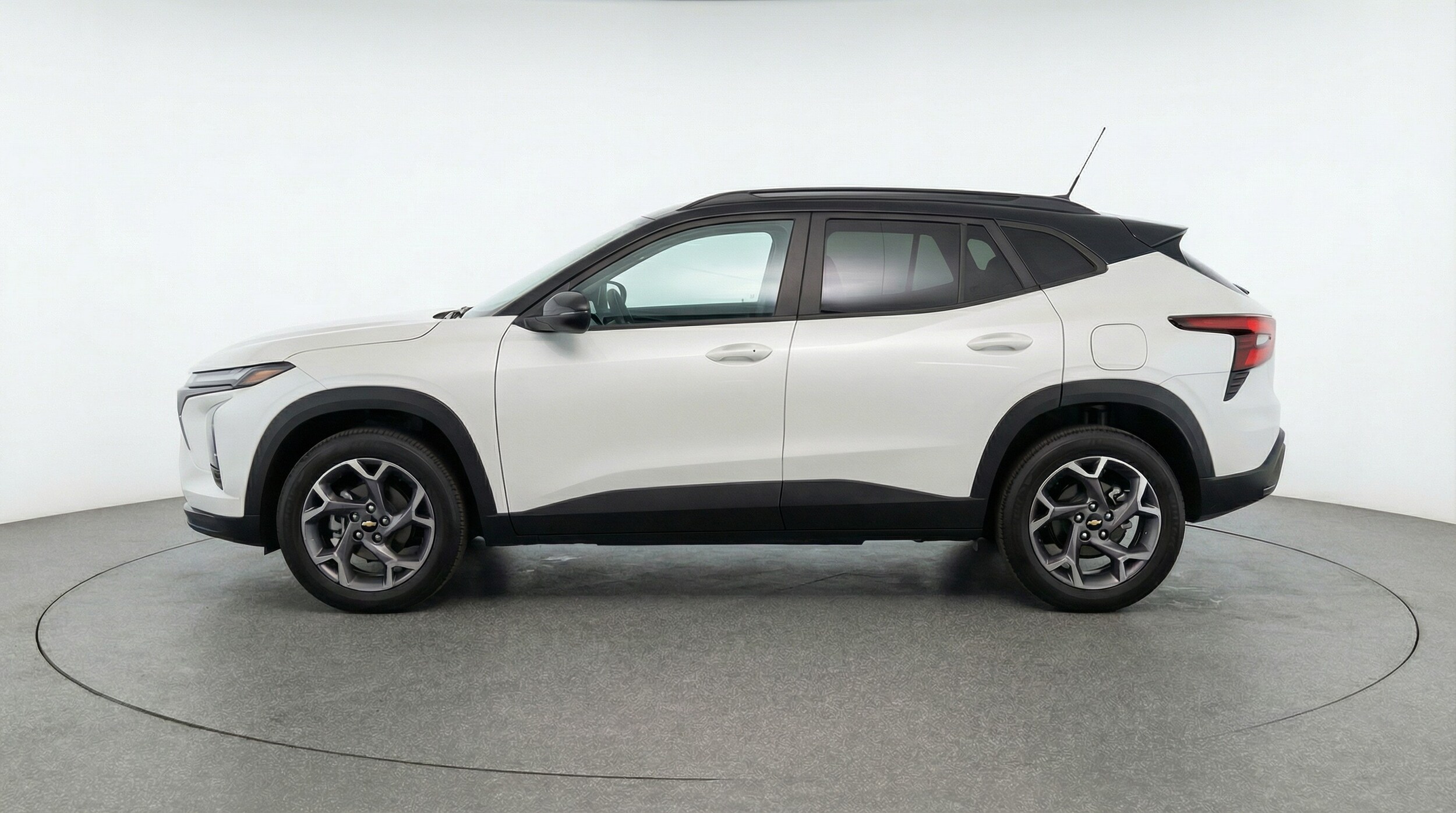 Thumbnail: 2025 Chevrolet Trax - 4