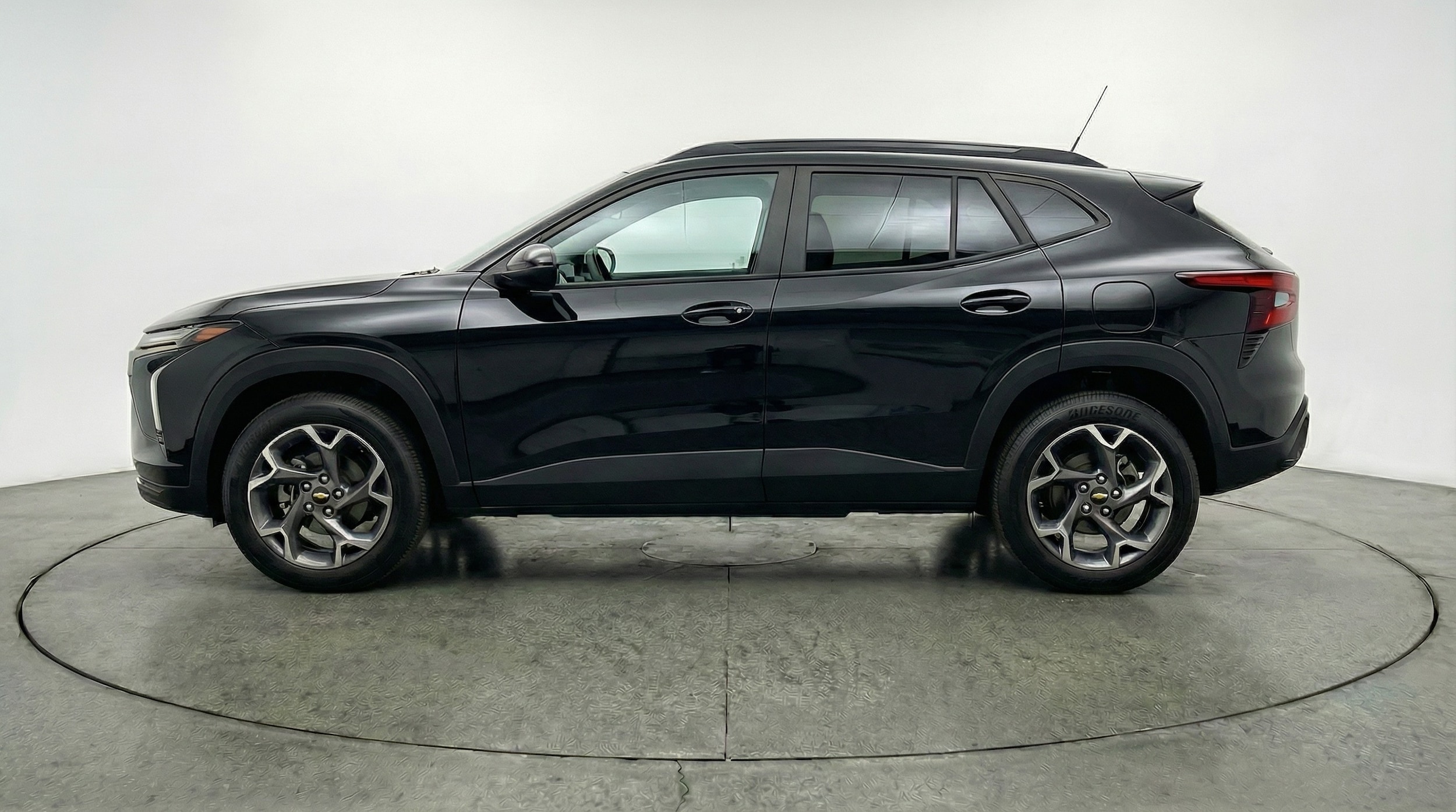 Thumbnail: 2025 Chevrolet Trax - 4