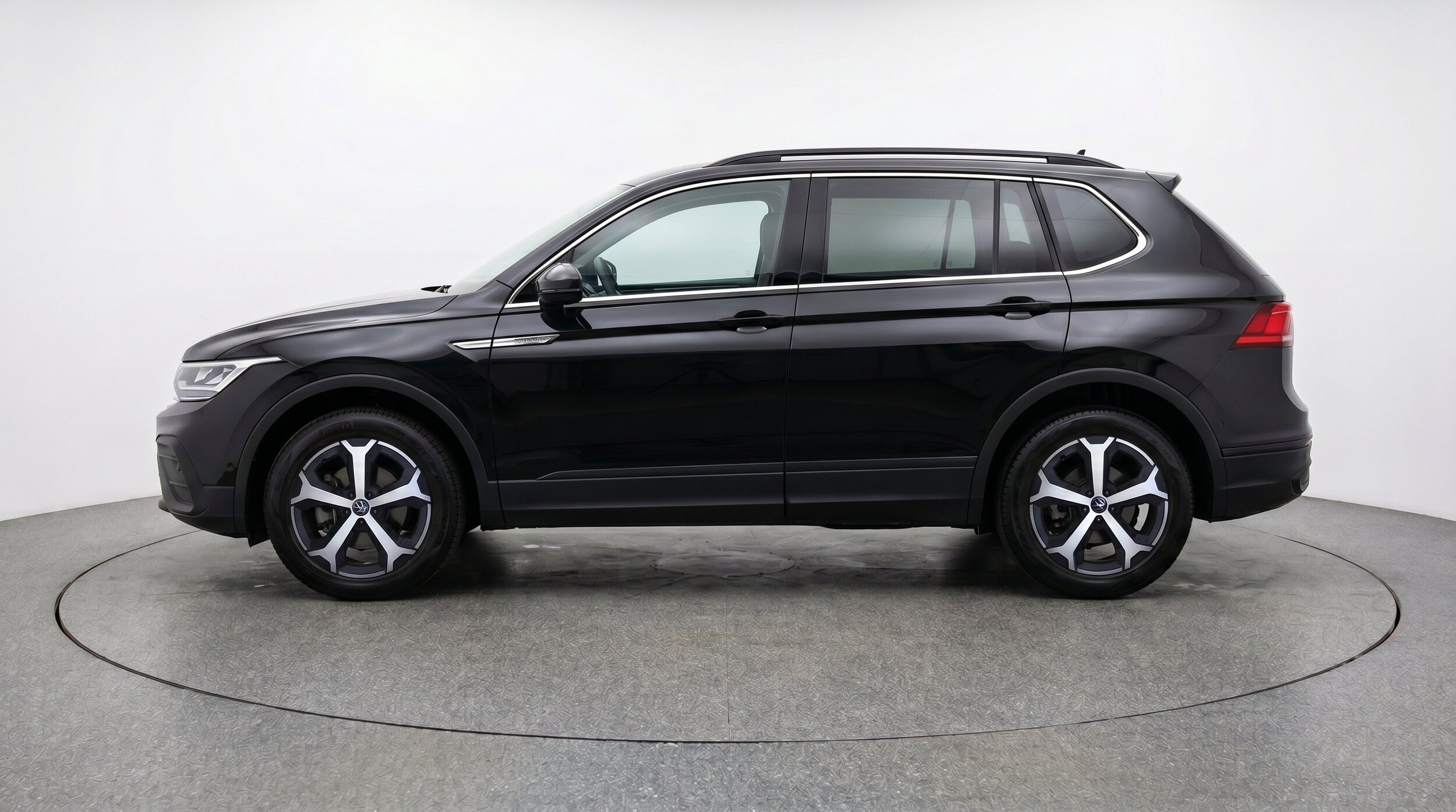 Thumbnail: 2026 Volkswagen Tiguan - 5