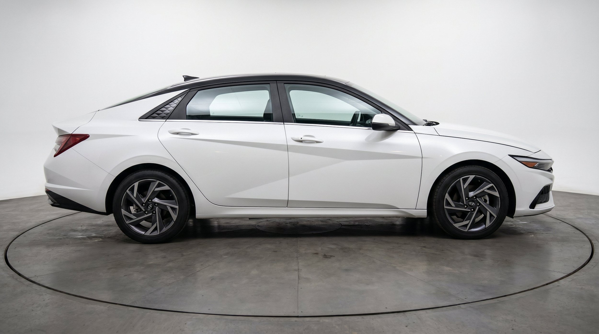 Thumbnail: 2025 Hyundai Elantra - 10