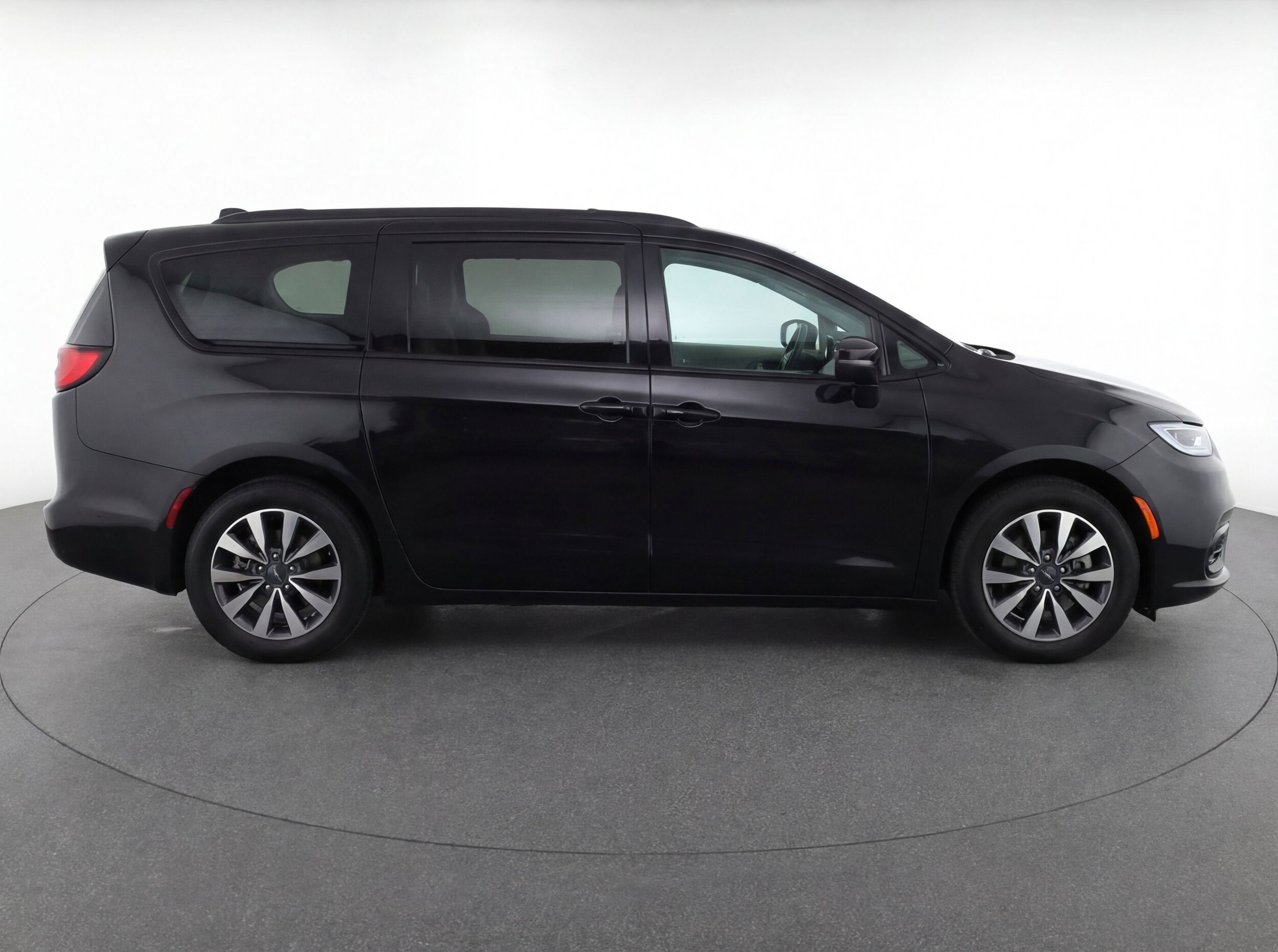 Thumbnail: 2023 Chrysler Pacifica - 11