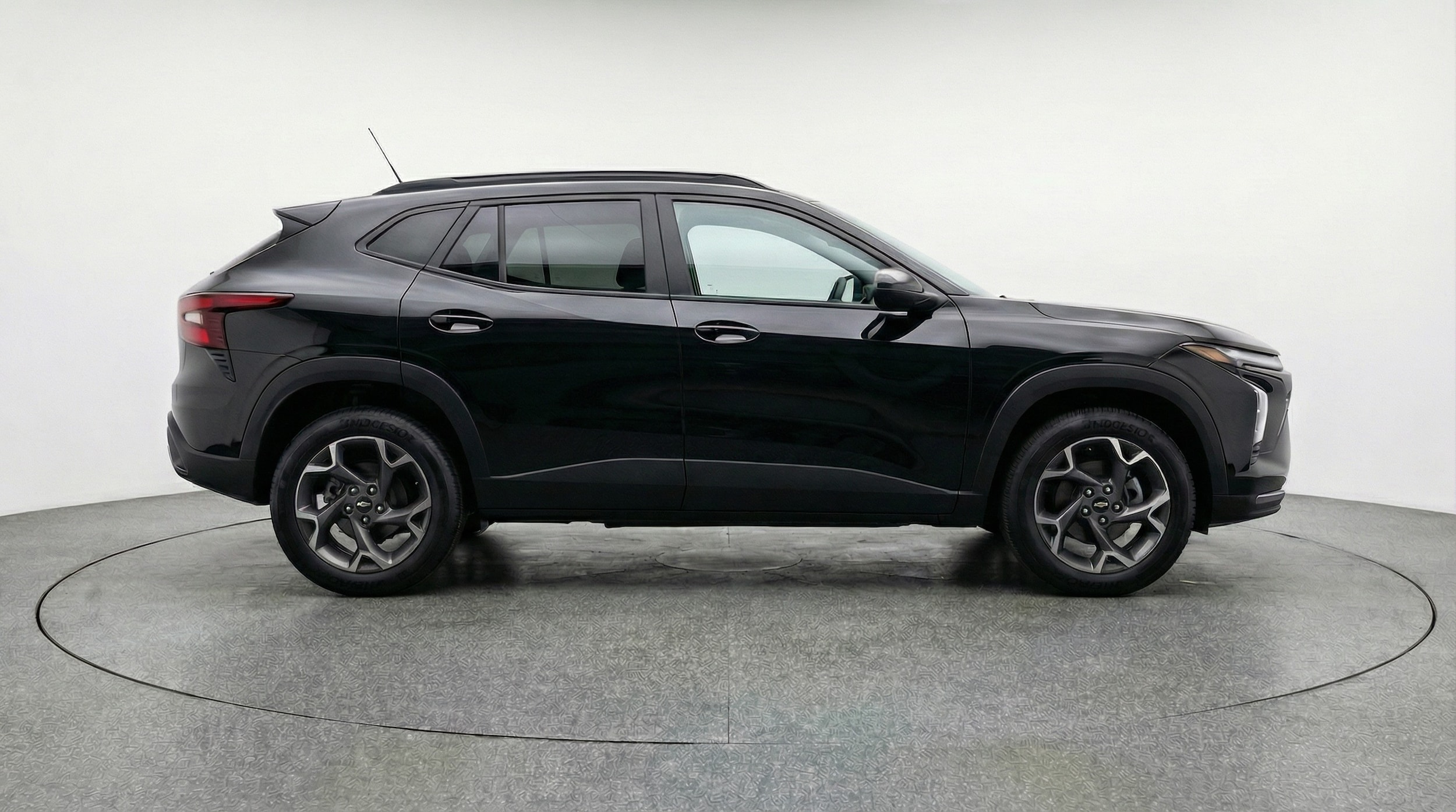 Thumbnail: 2025 Chevrolet Trax - 8