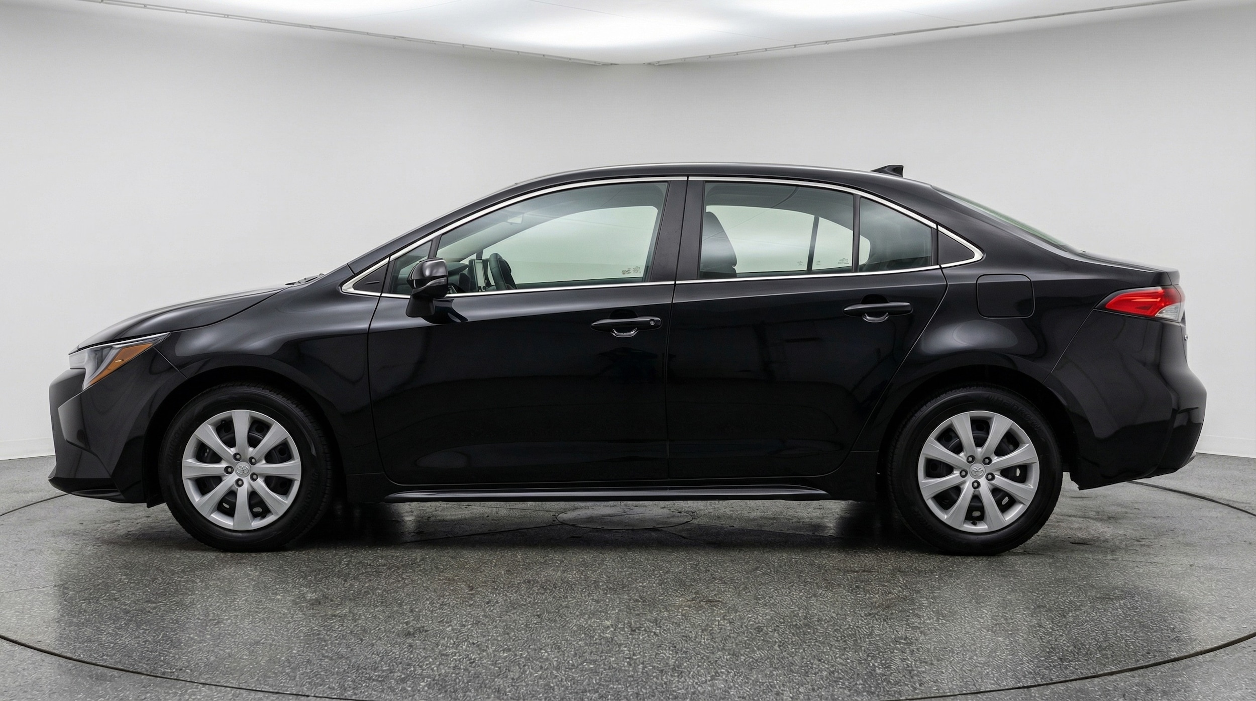 Thumbnail: 2025 Toyota Corolla - 4