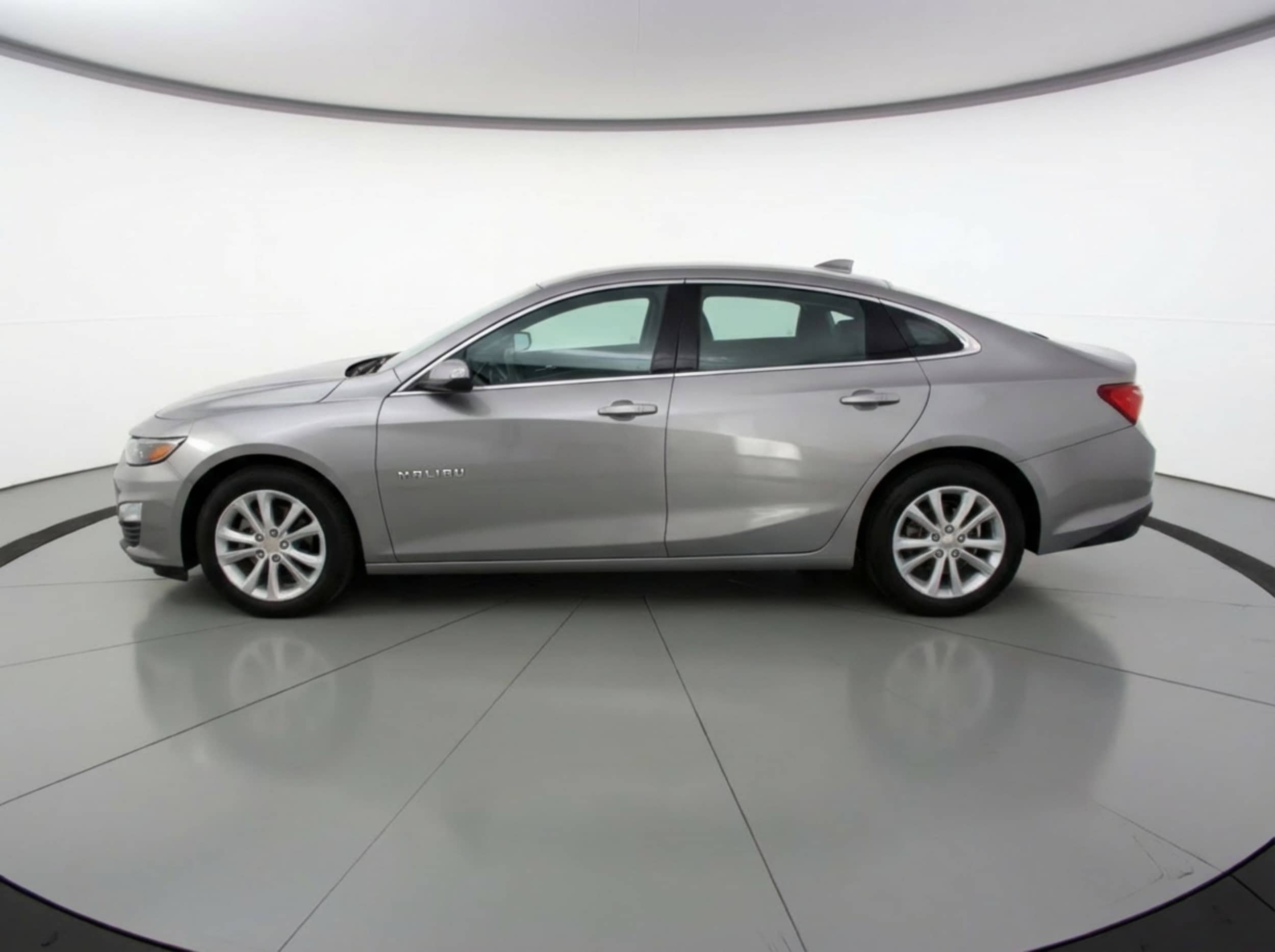 Thumbnail: 2024 Chevrolet Malibu - 4